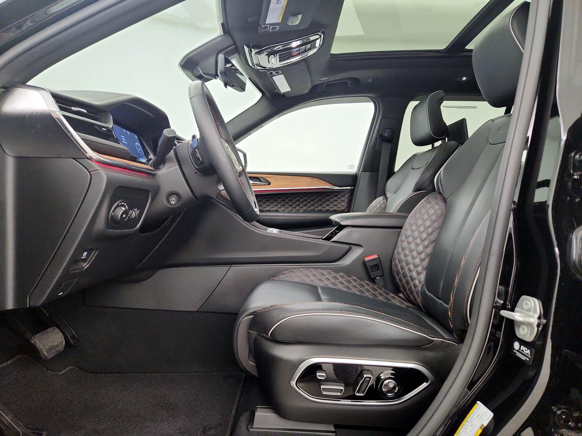 Thumbnail: 2024 Jeep Grand Cherokee - 11