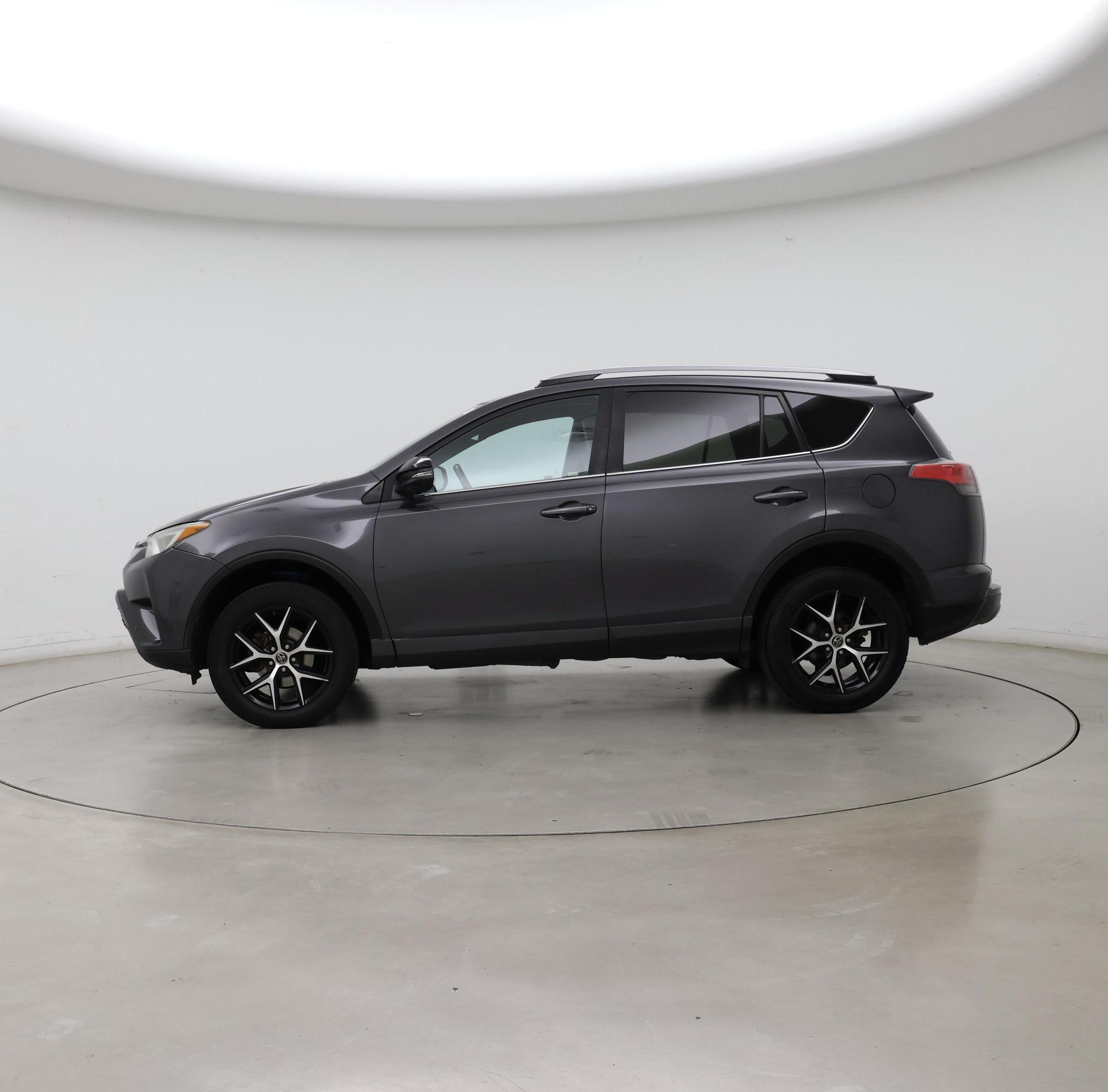 Thumbnail: 2017 Toyota RAV4 - 3