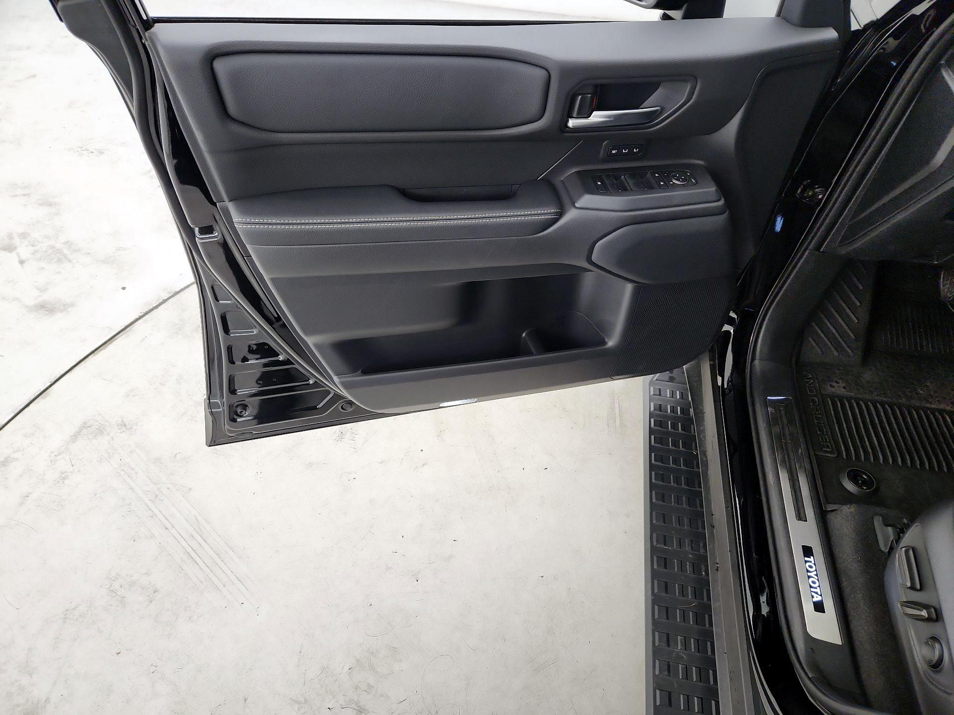 Thumbnail: 2025 Toyota Land Cruiser - 12