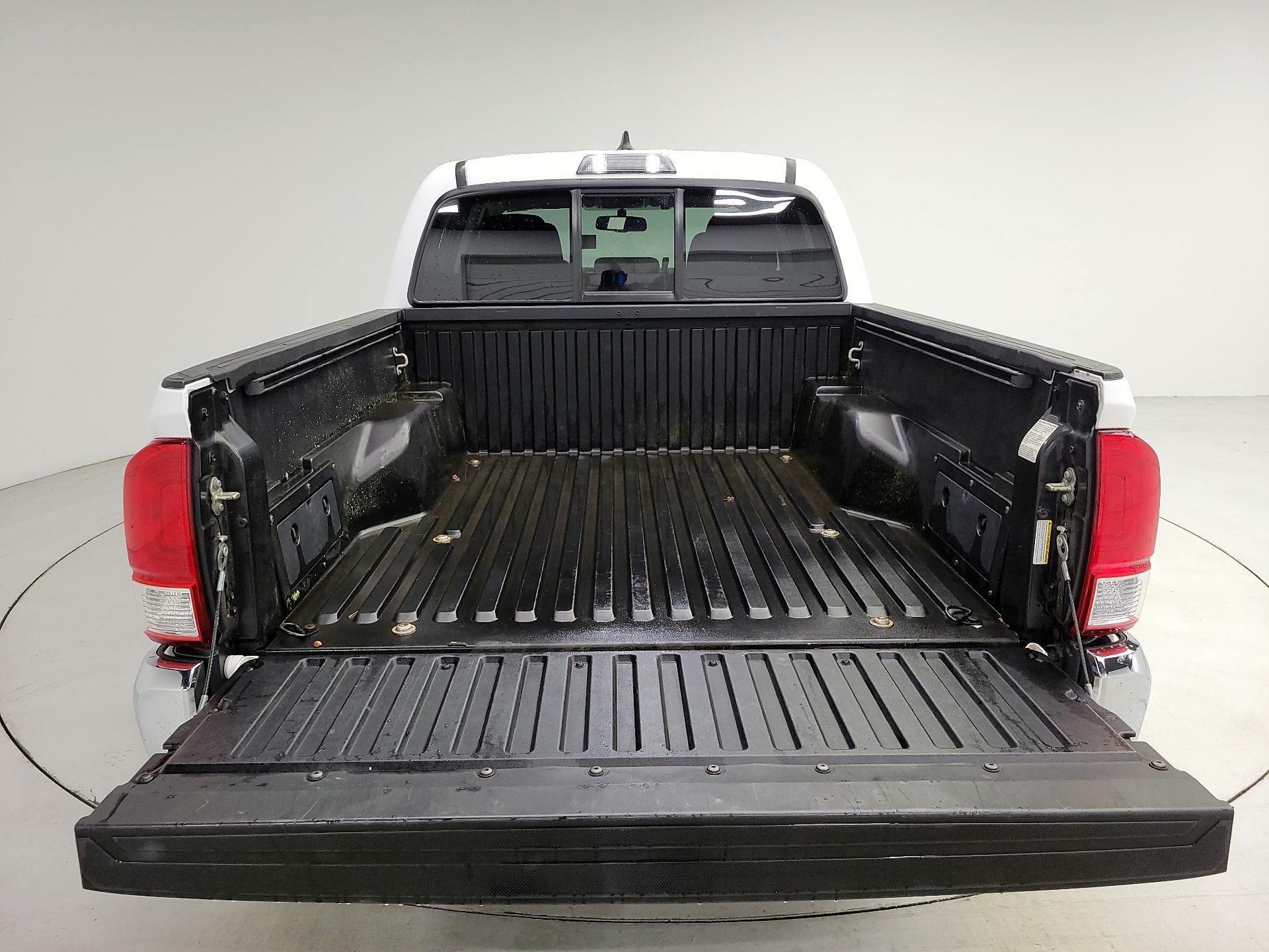 Thumbnail: 2017 Toyota Tacoma - 20