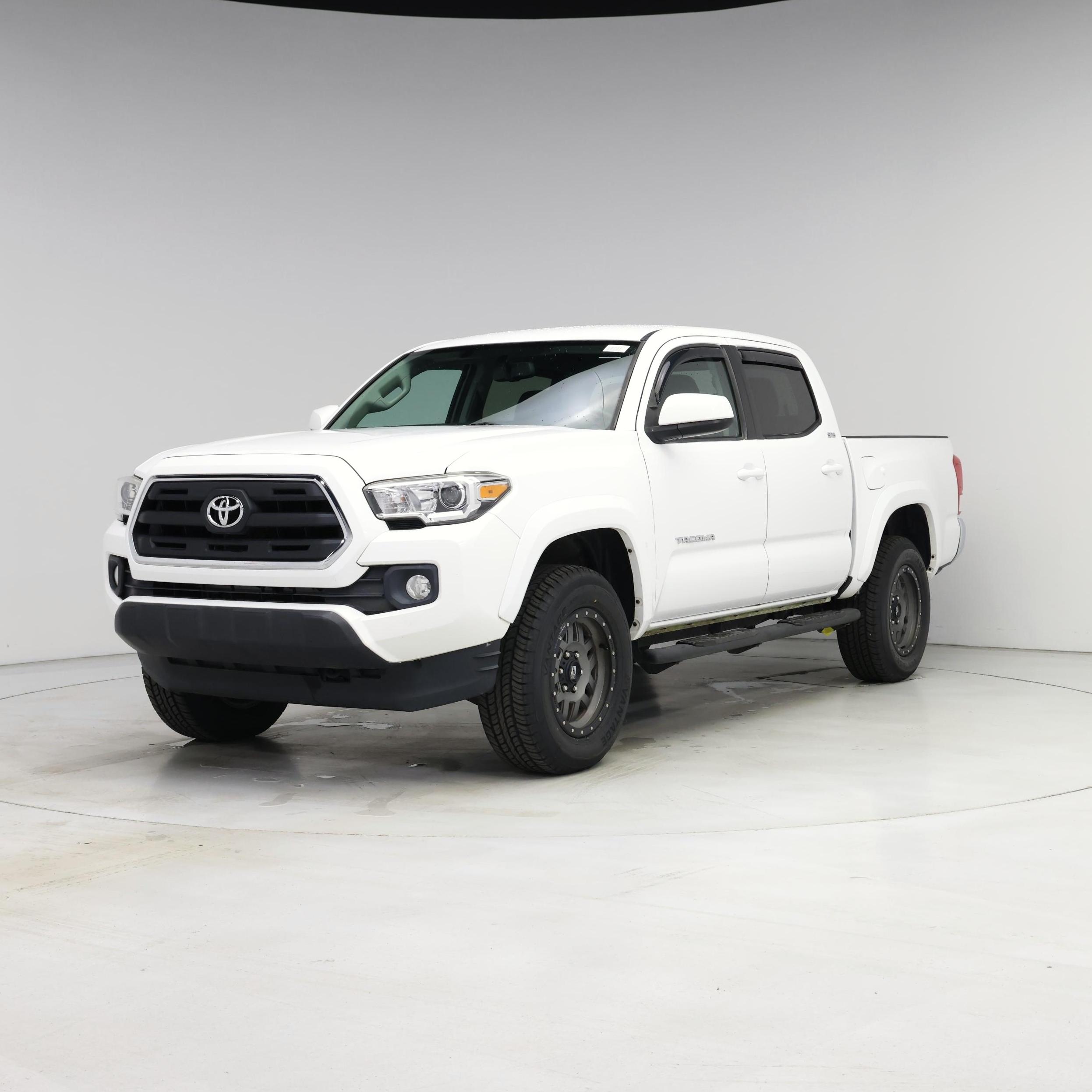 Thumbnail: 2017 Toyota Tacoma - 4