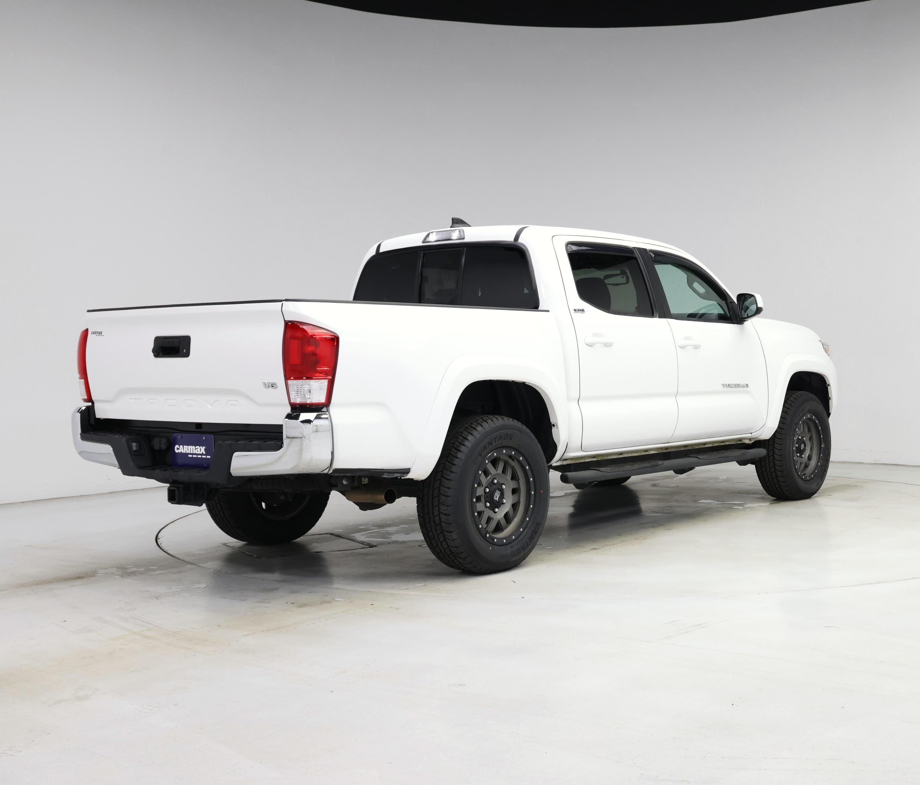 Thumbnail: 2017 Toyota Tacoma - 8