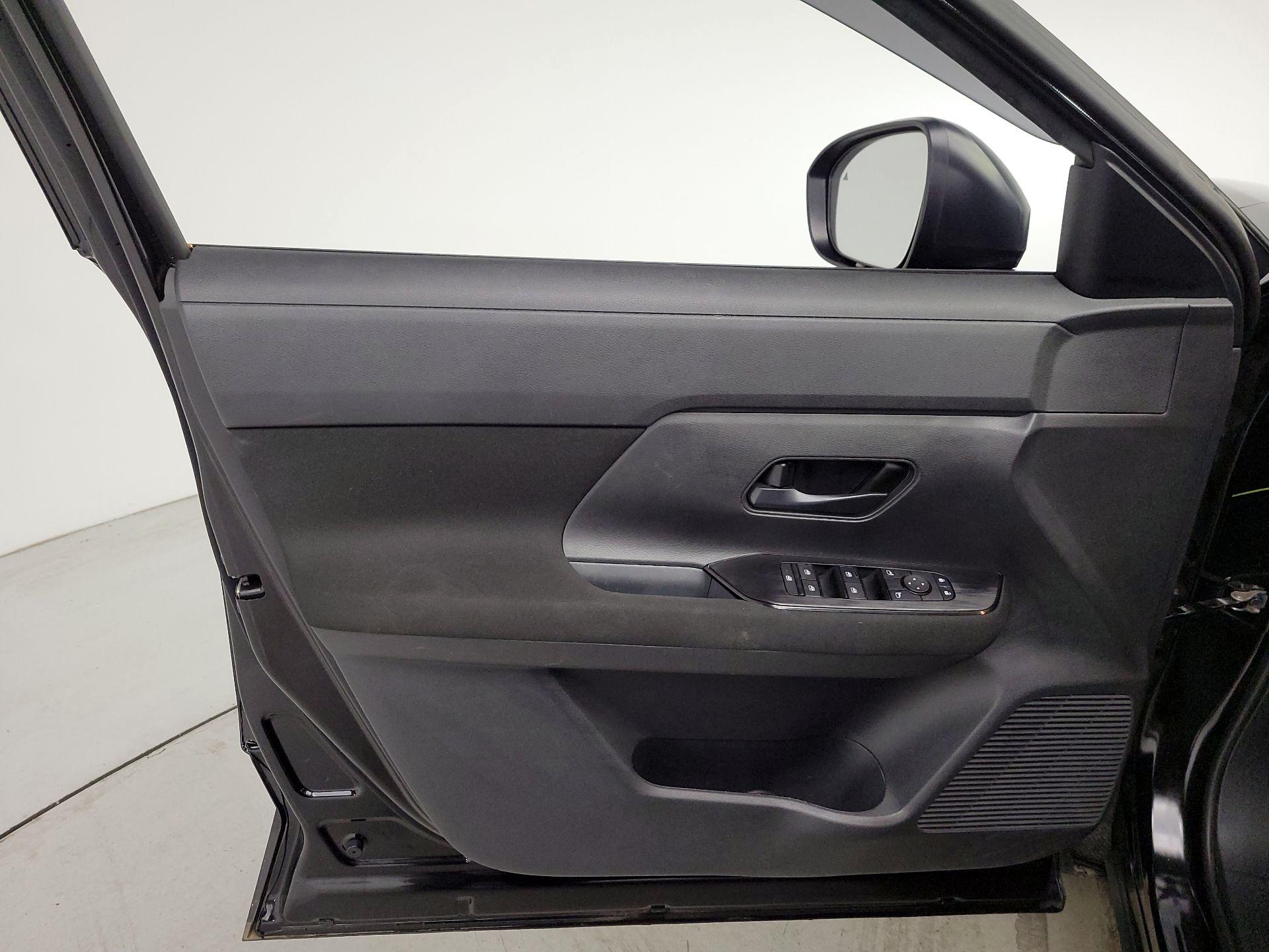 Thumbnail: 2025 Nissan Kicks - 12