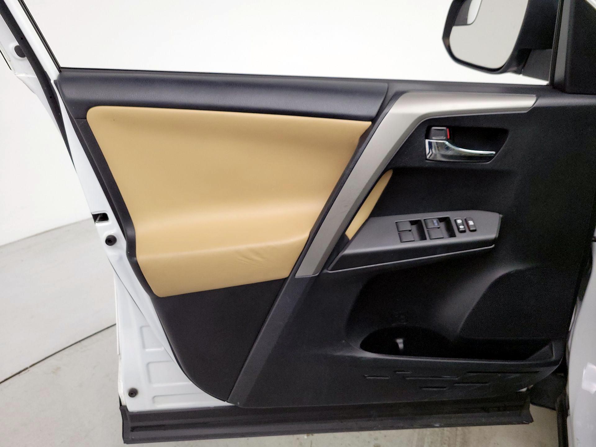 Thumbnail: 2017 Toyota RAV4 - 12