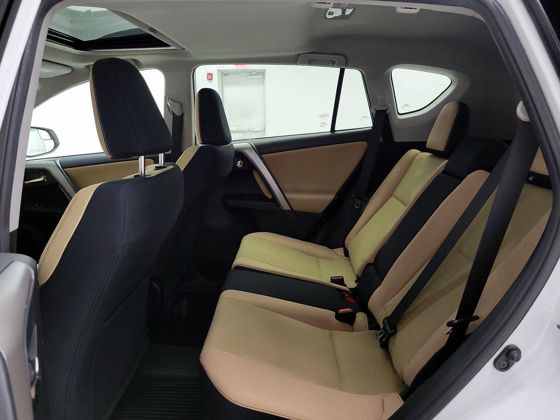 Thumbnail: 2017 Toyota RAV4 - 20