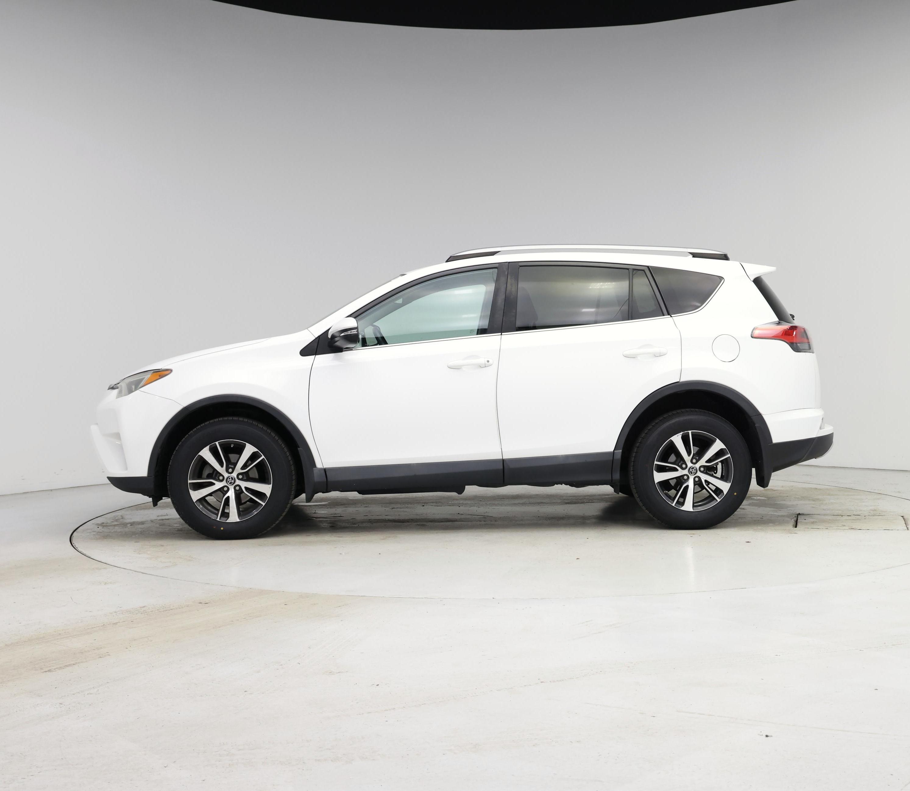 Thumbnail: 2017 Toyota RAV4 - 3