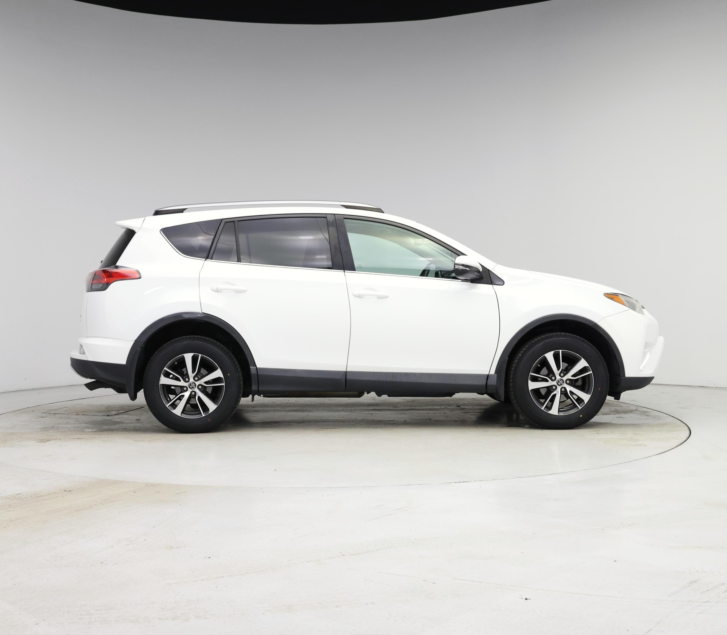 Thumbnail: 2017 Toyota RAV4 - 7