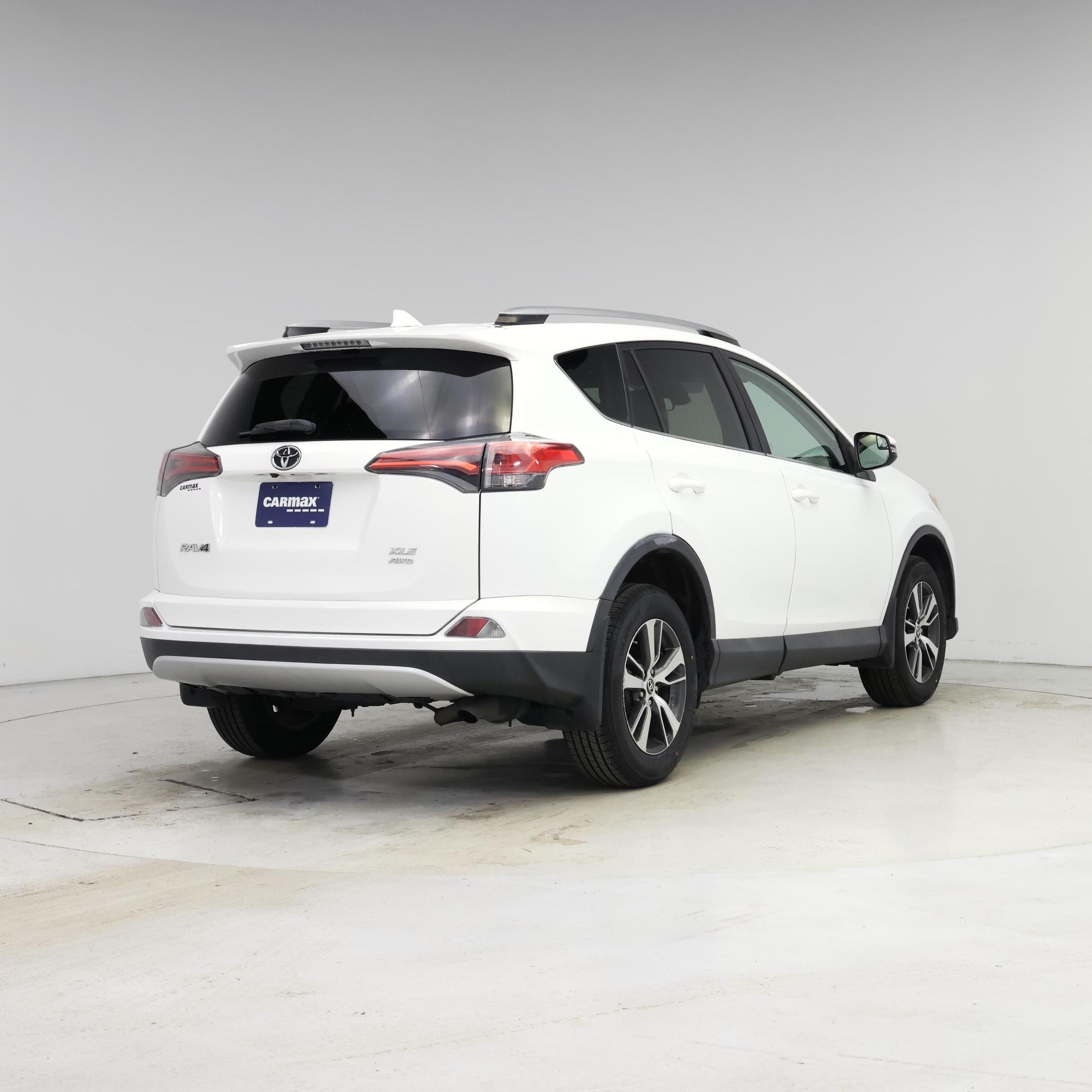 Thumbnail: 2017 Toyota RAV4 - 8