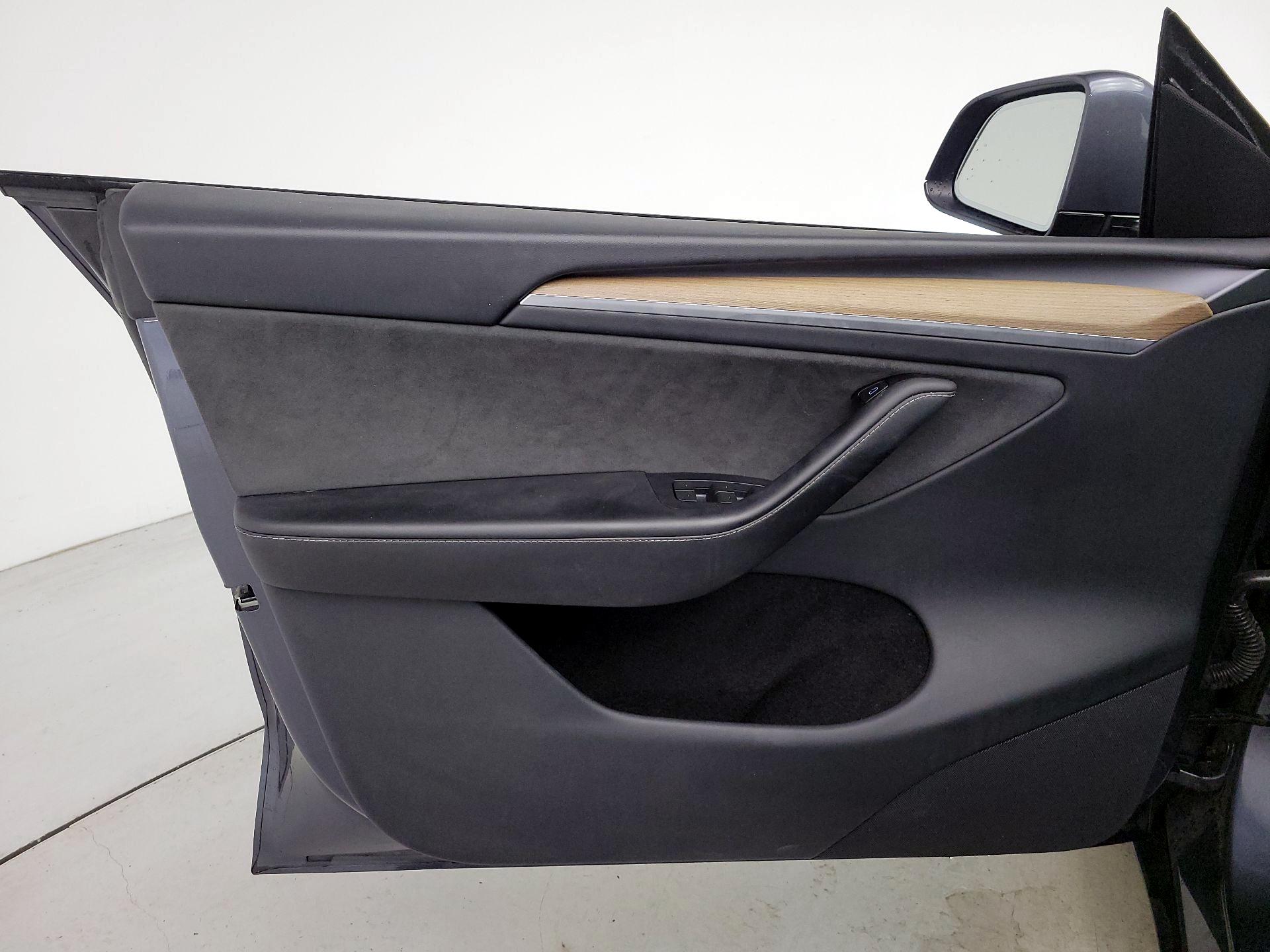 Thumbnail: 2023 Tesla Model Y - 12