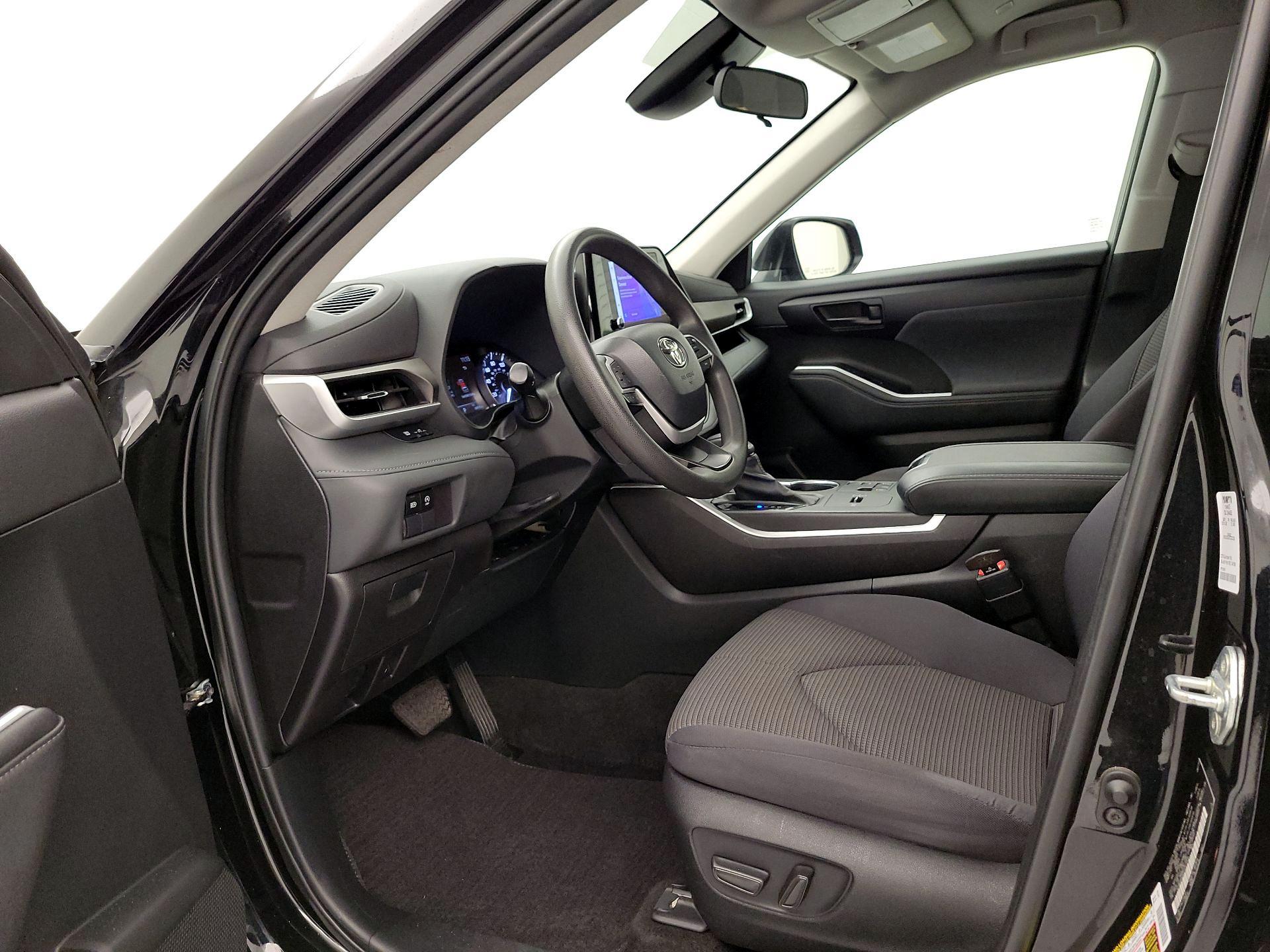 Thumbnail: 2023 Toyota Highlander - 11