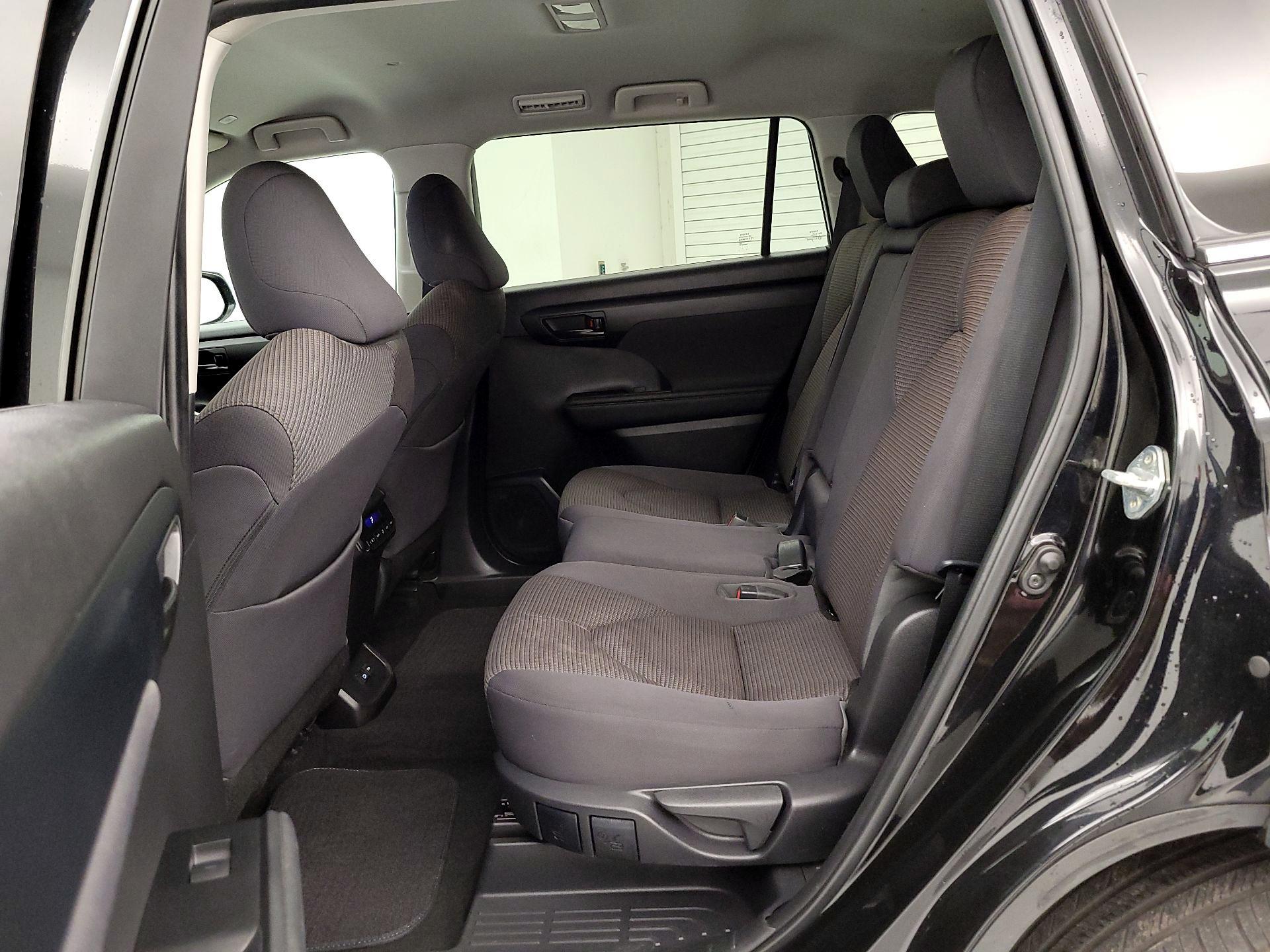 Thumbnail: 2023 Toyota Highlander - 19