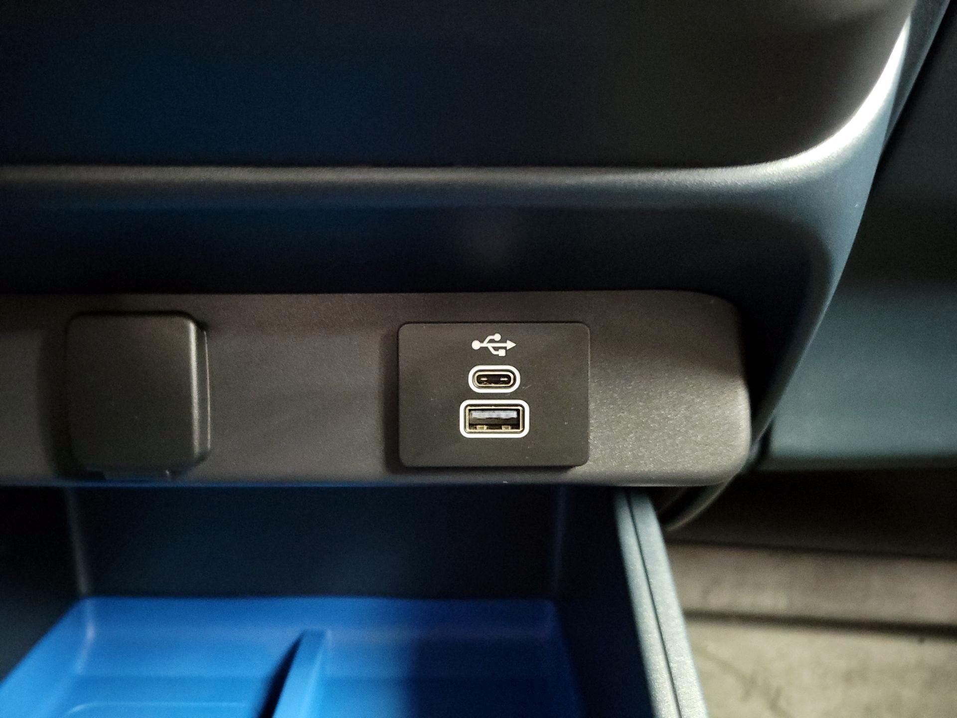 Thumbnail: 2025 Ford Maverick - 18