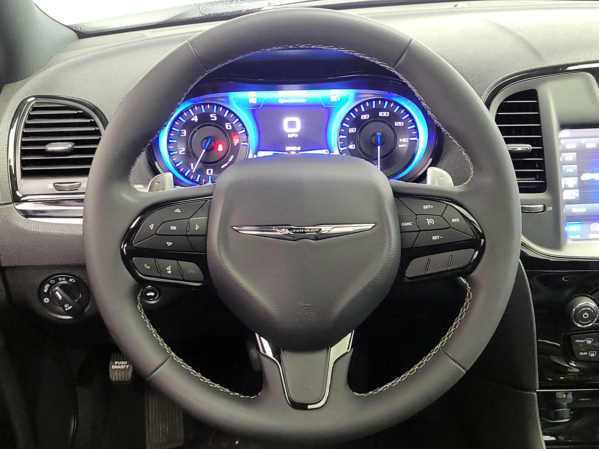 Thumbnail: 2023 Chrysler 300 - 10