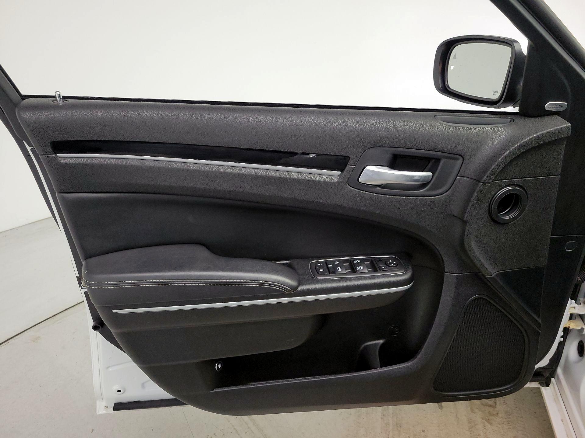 Thumbnail: 2023 Chrysler 300 - 12