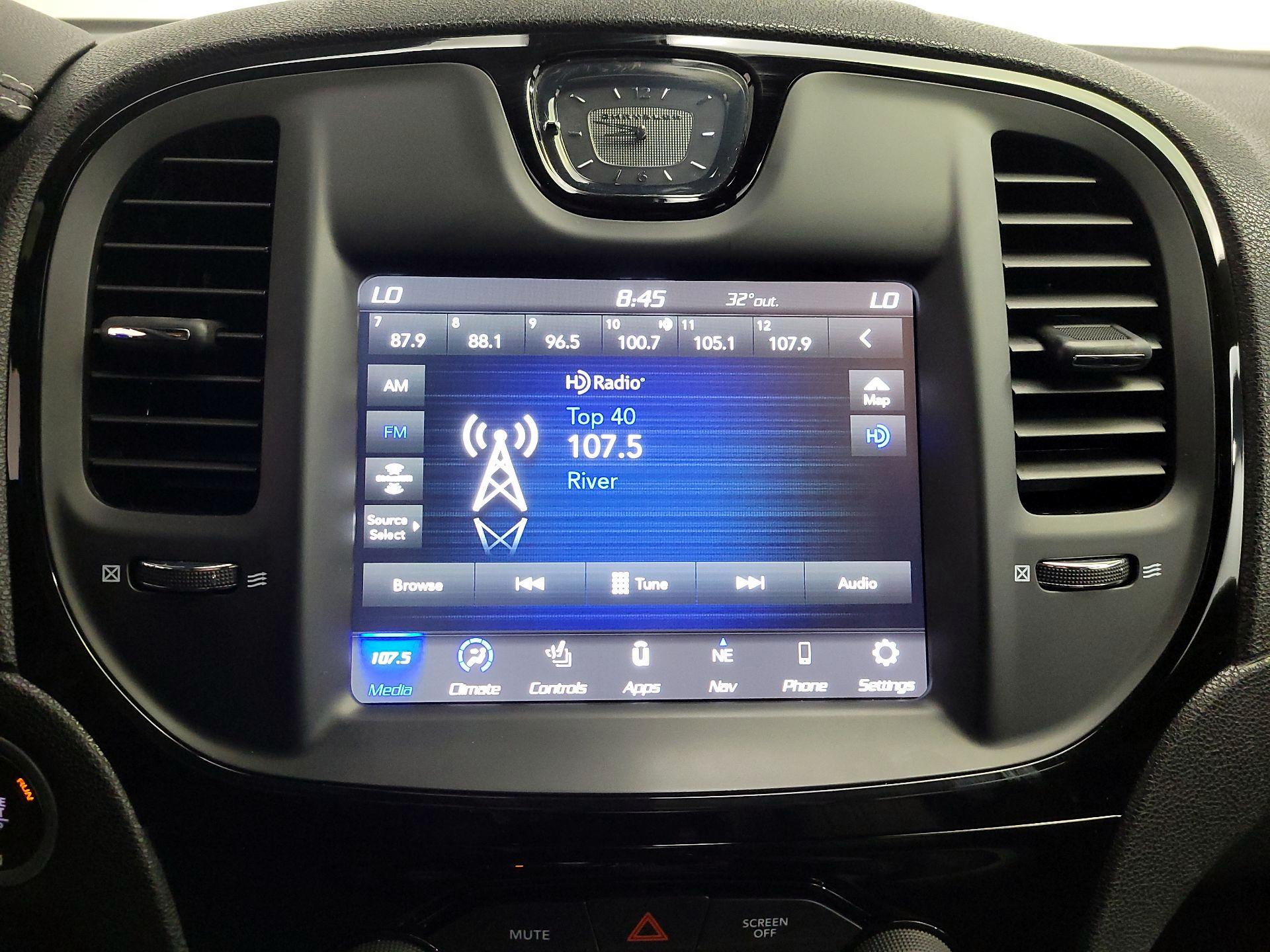 Thumbnail: 2023 Chrysler 300 - 16