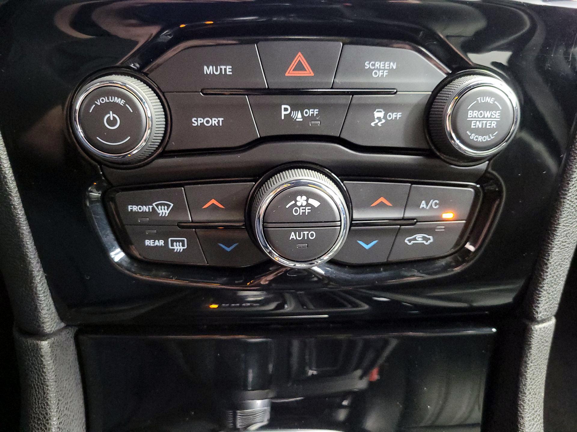 Thumbnail: 2023 Chrysler 300 - 17