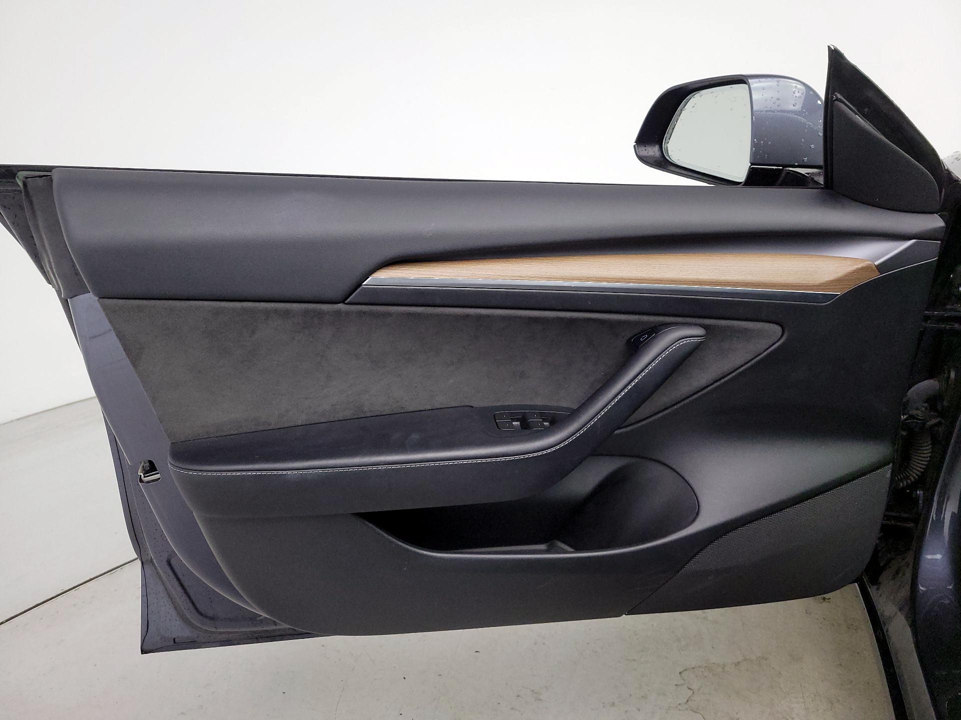 Thumbnail: 2023 Tesla Model 3 - 12