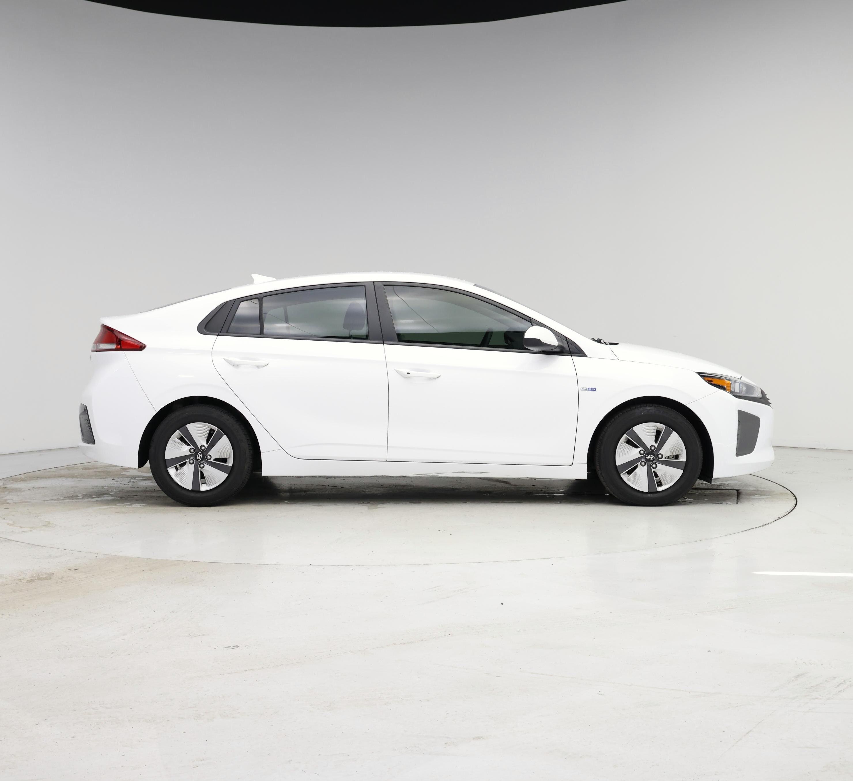 Thumbnail: 2017 Hyundai Ioniq - 7