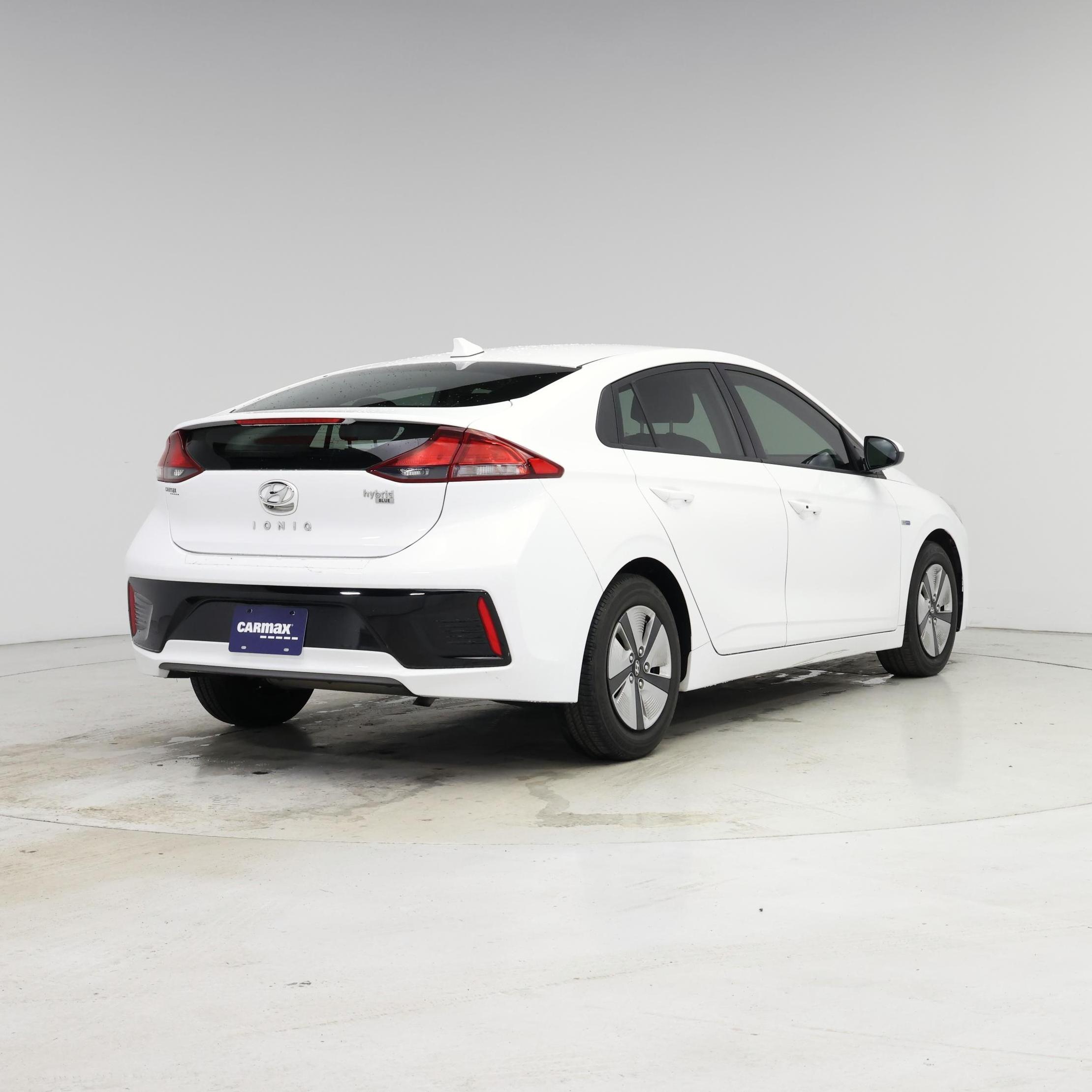 Thumbnail: 2017 Hyundai Ioniq - 8