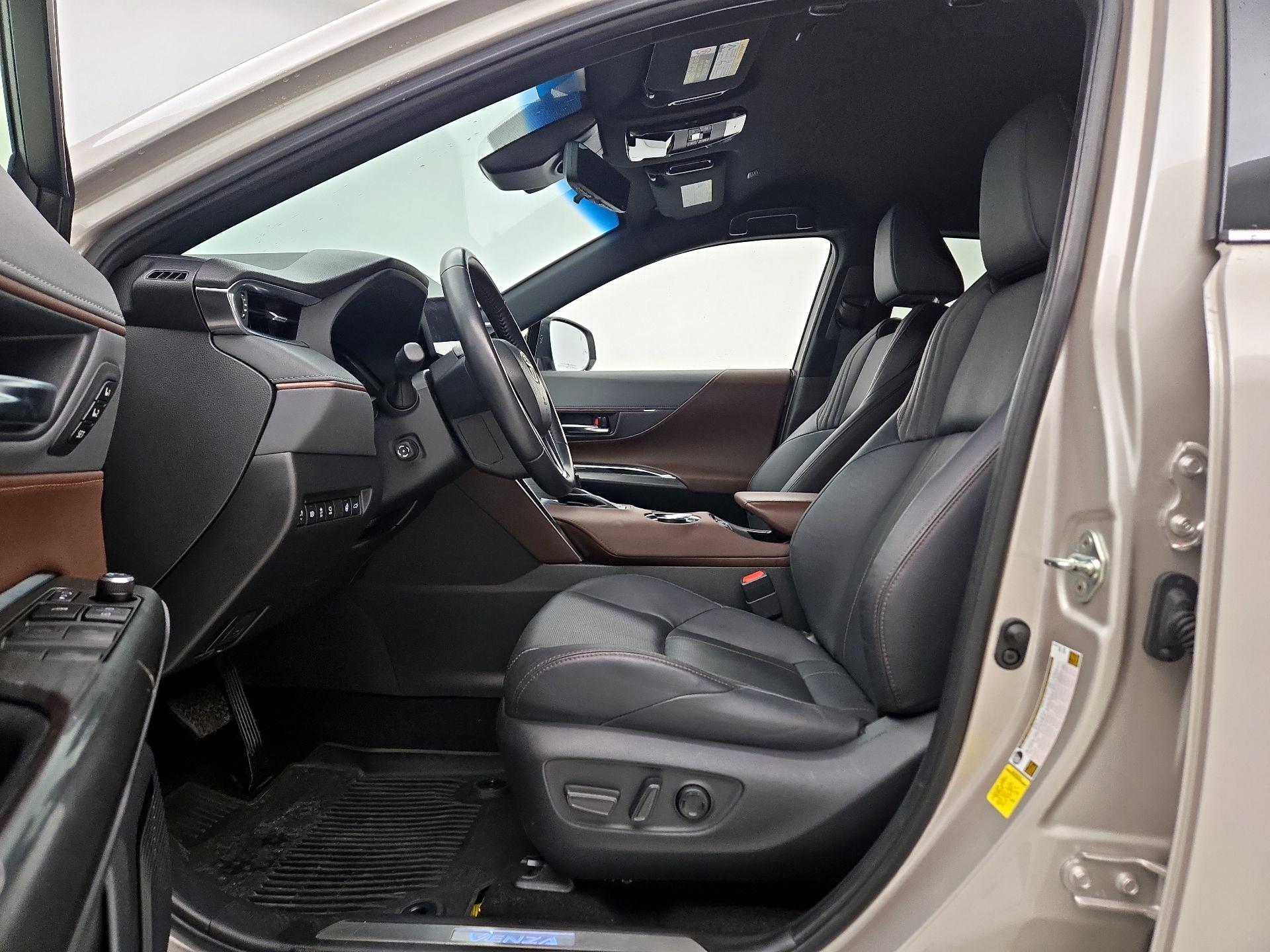 Thumbnail: 2024 Toyota Venza - 11