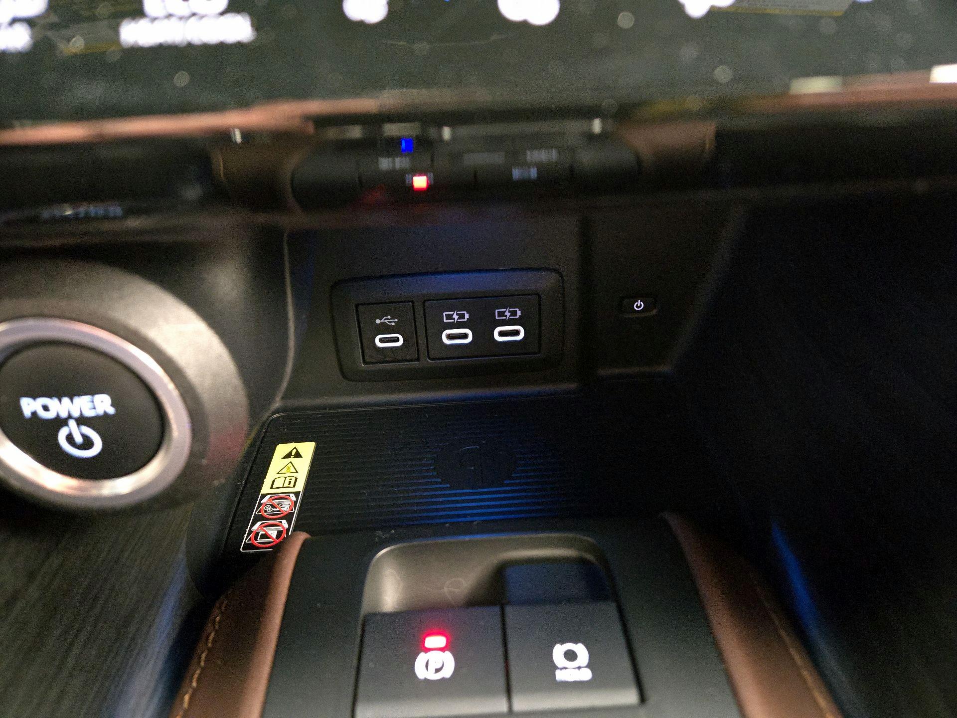 Thumbnail: 2024 Toyota Venza - 18