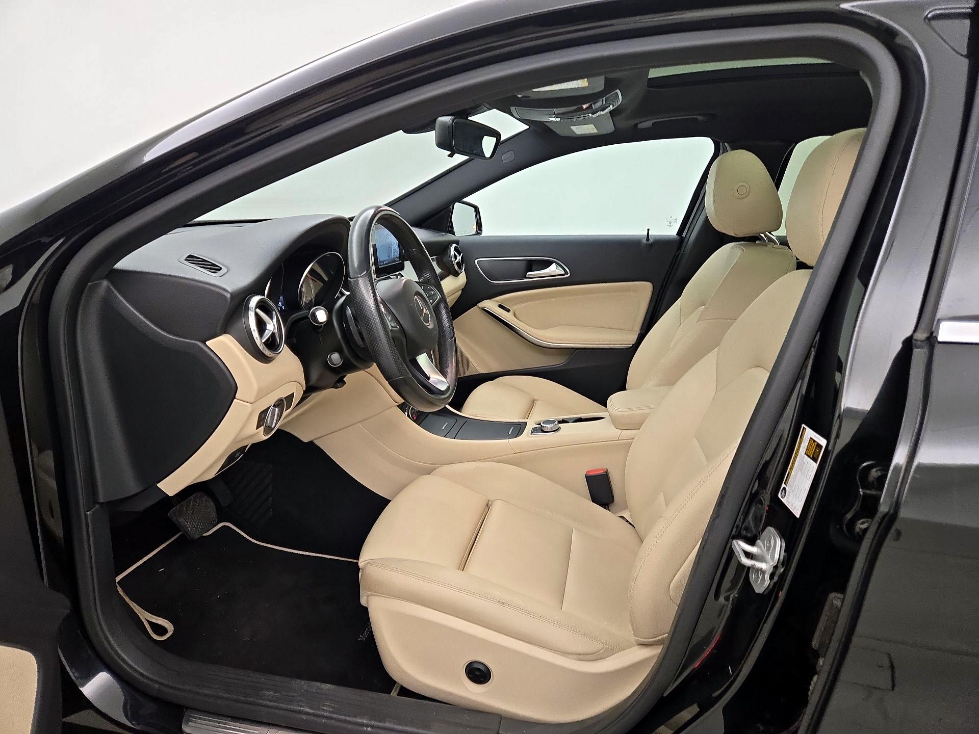 Thumbnail: 2016 Mercedes-Benz GLA - 11