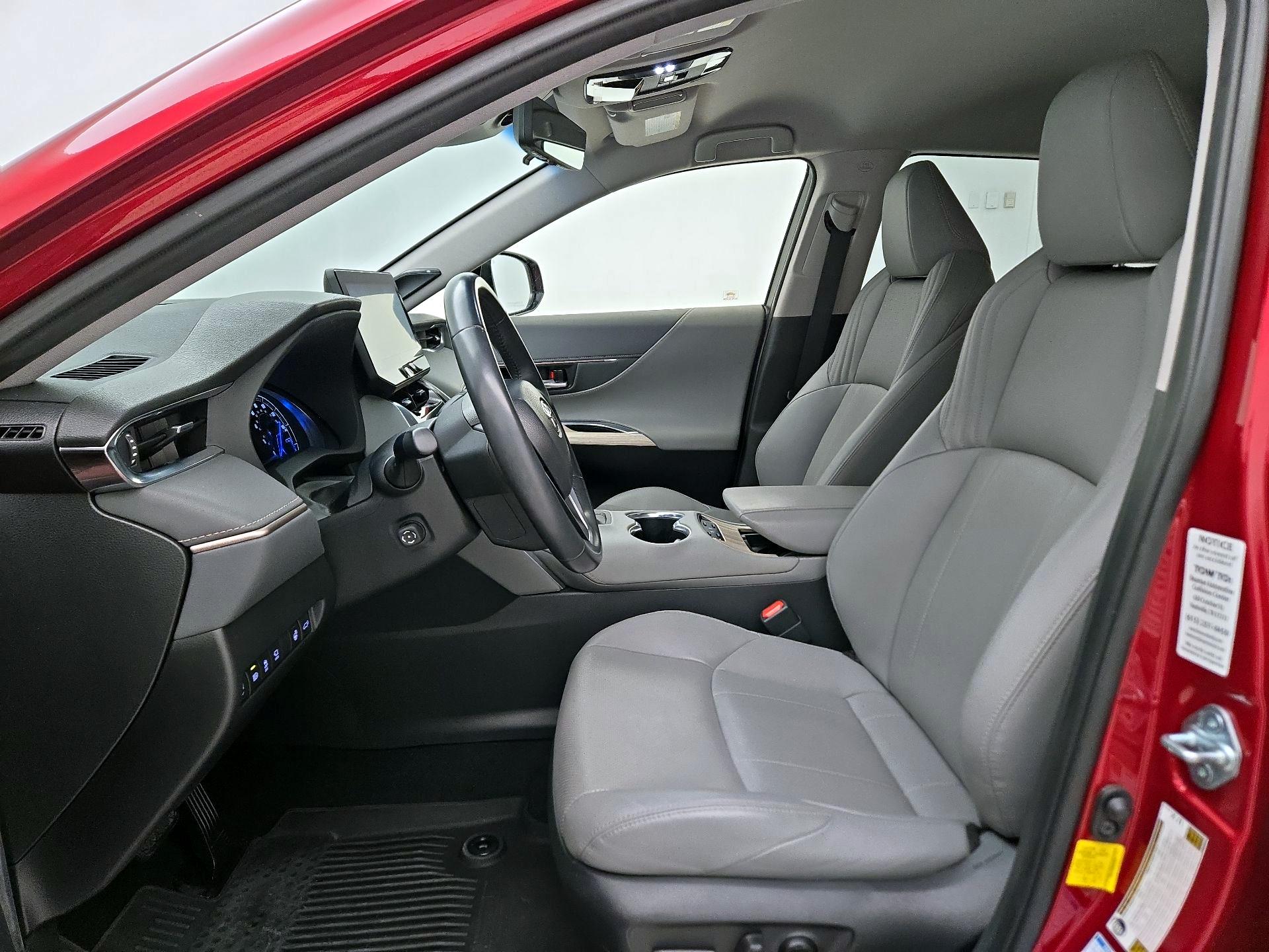 Thumbnail: 2021 Toyota Venza - 11