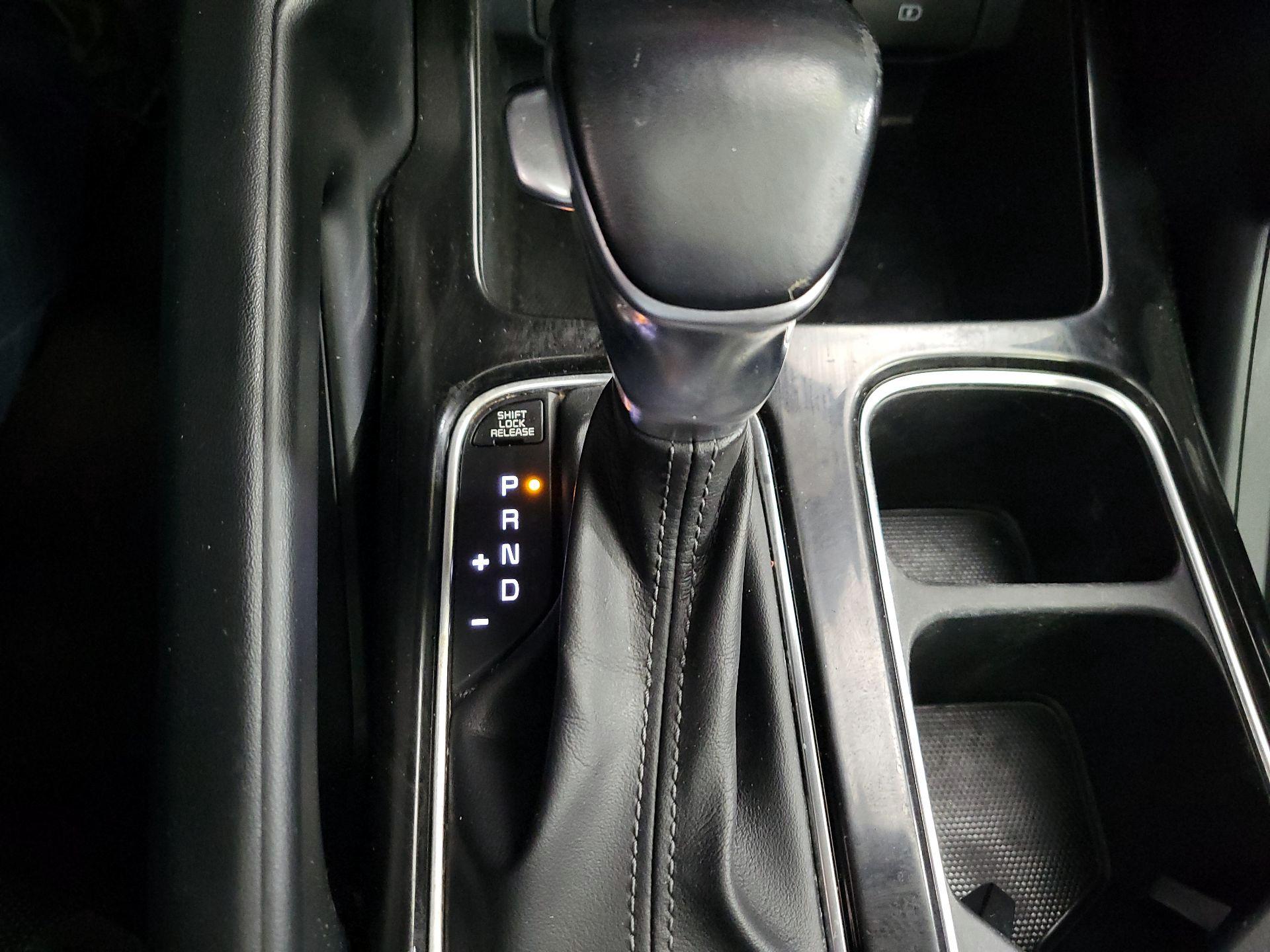 Thumbnail: 2020 Kia Telluride - 17