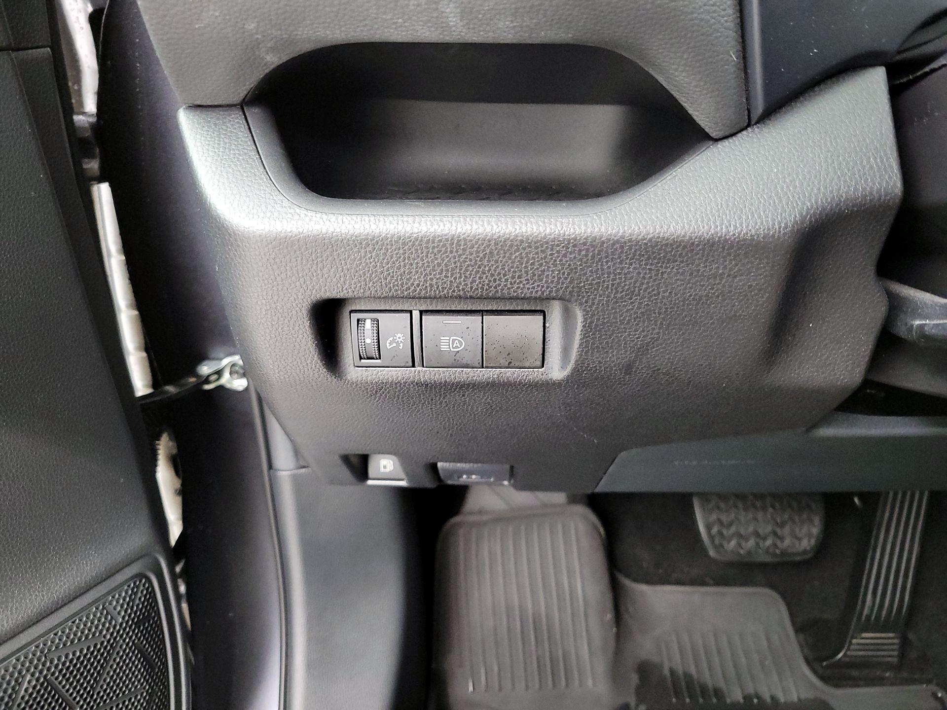 Thumbnail: 2021 Toyota RAV4 - 13