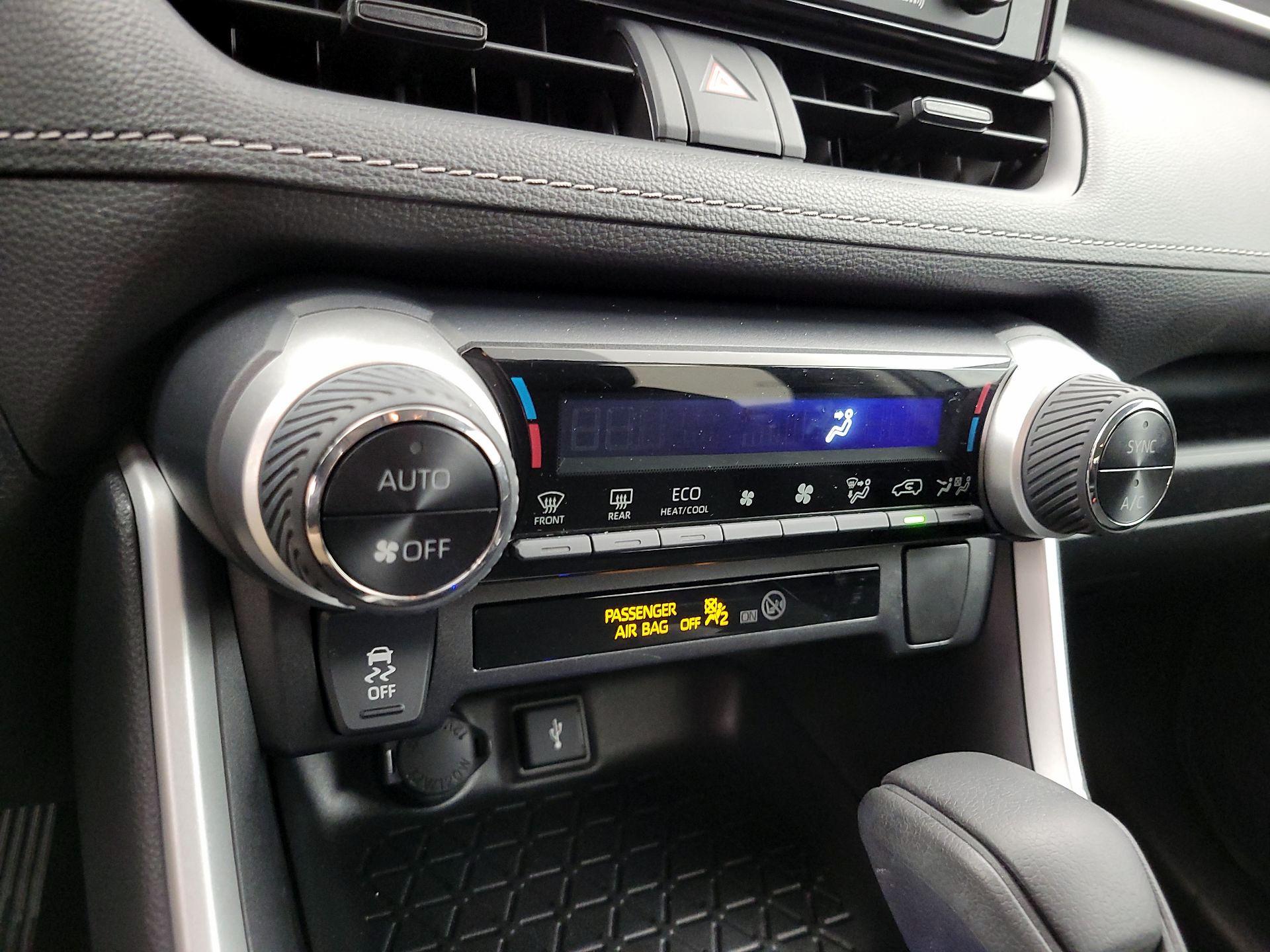 Thumbnail: 2021 Toyota RAV4 - 16