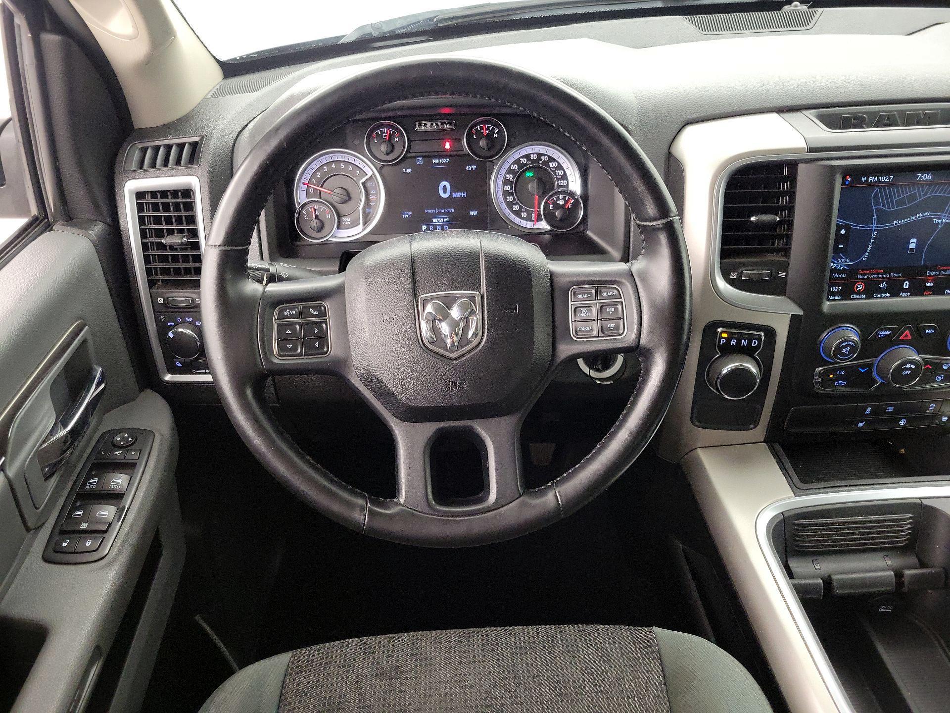 Thumbnail: 2020 RAM 1500 Classic - 10