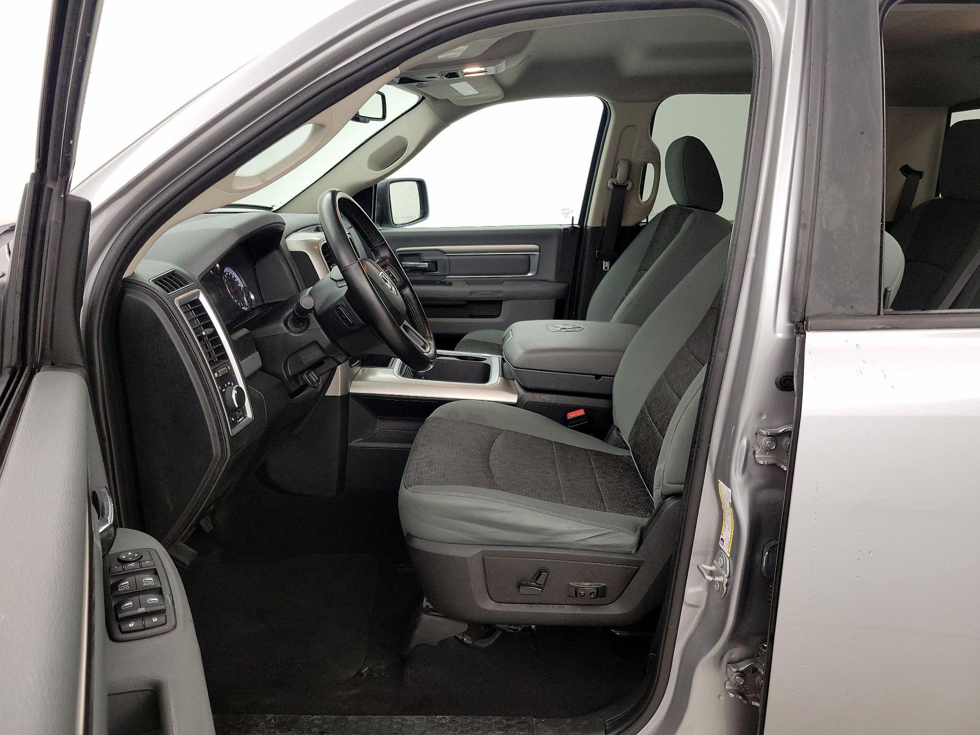 Thumbnail: 2020 RAM 1500 Classic - 11