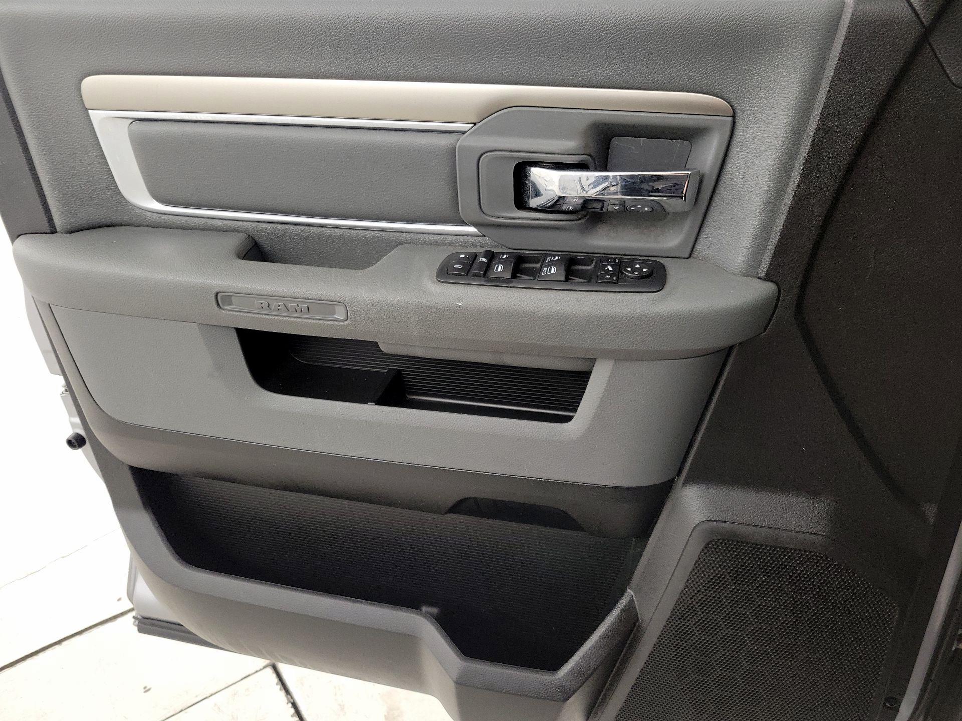 Thumbnail: 2020 RAM 1500 Classic - 12