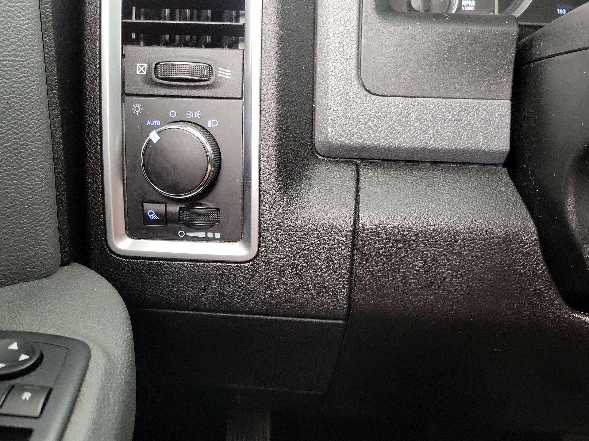 Thumbnail: 2020 RAM 1500 Classic - 13