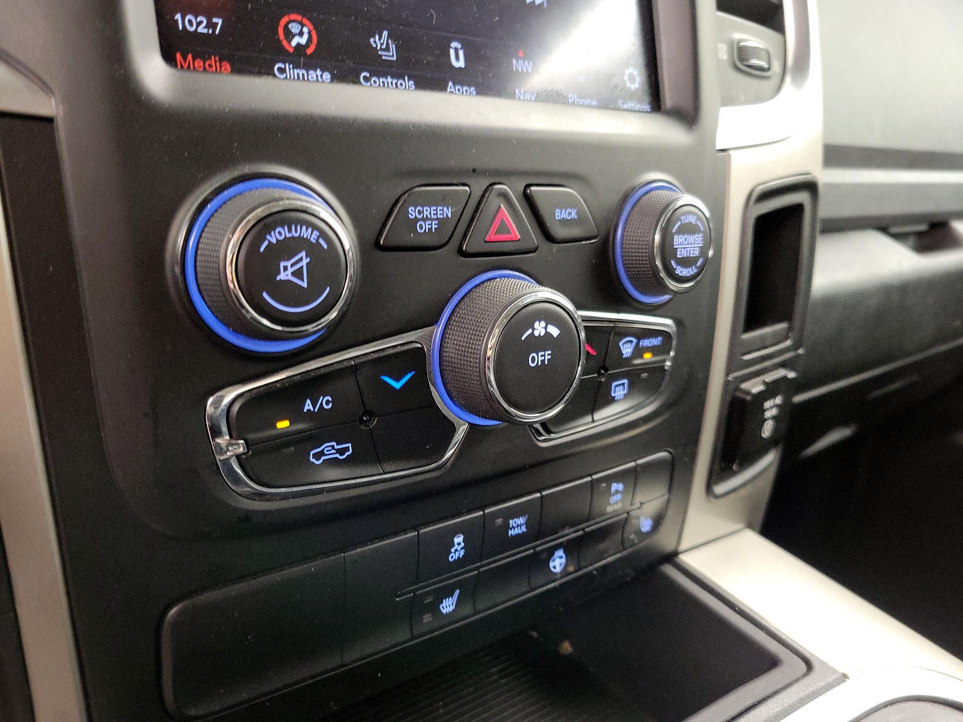 Thumbnail: 2020 RAM 1500 Classic - 17