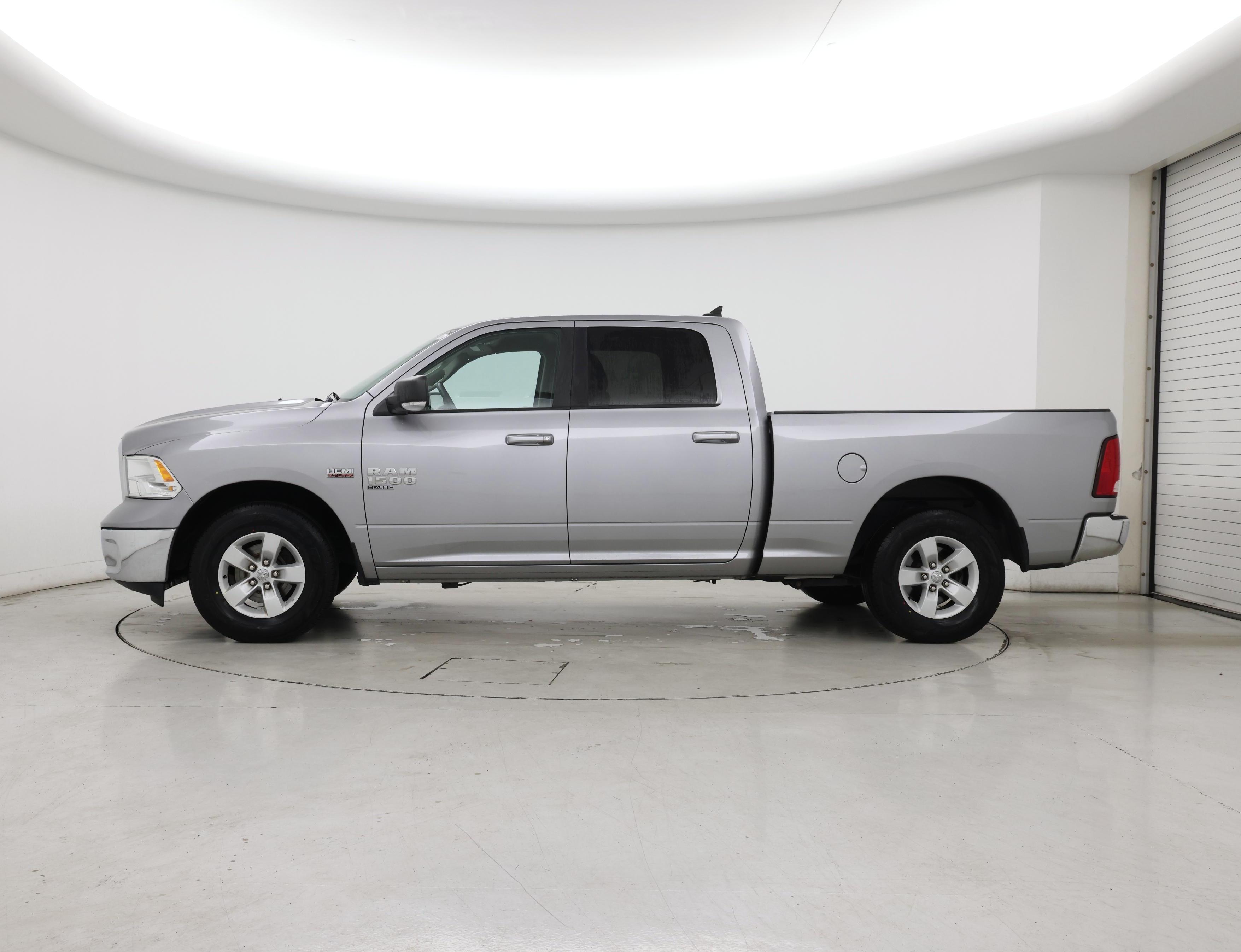 Thumbnail: 2020 RAM 1500 Classic - 3