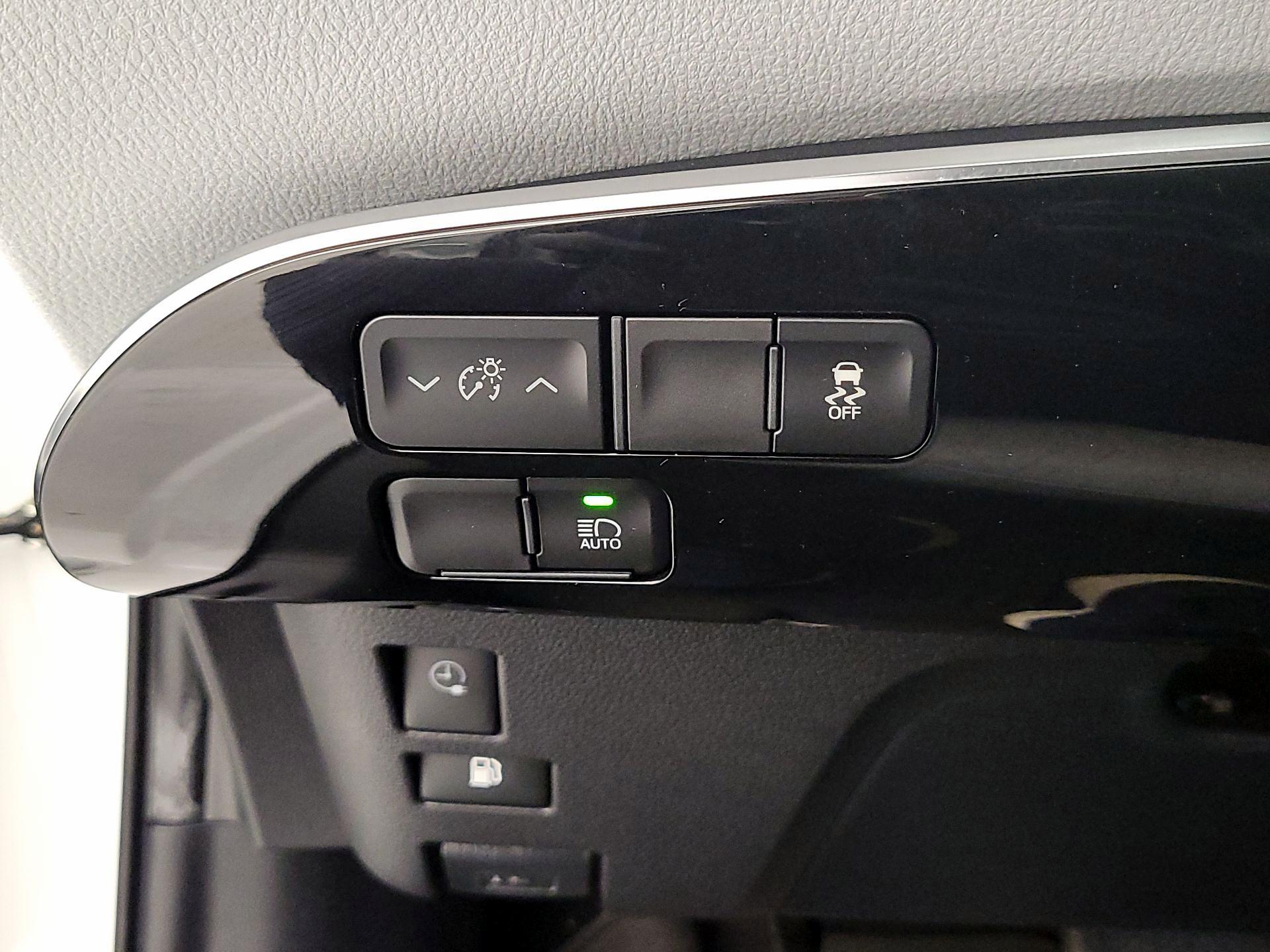 Thumbnail: 2021 Toyota Prius Prime - 13