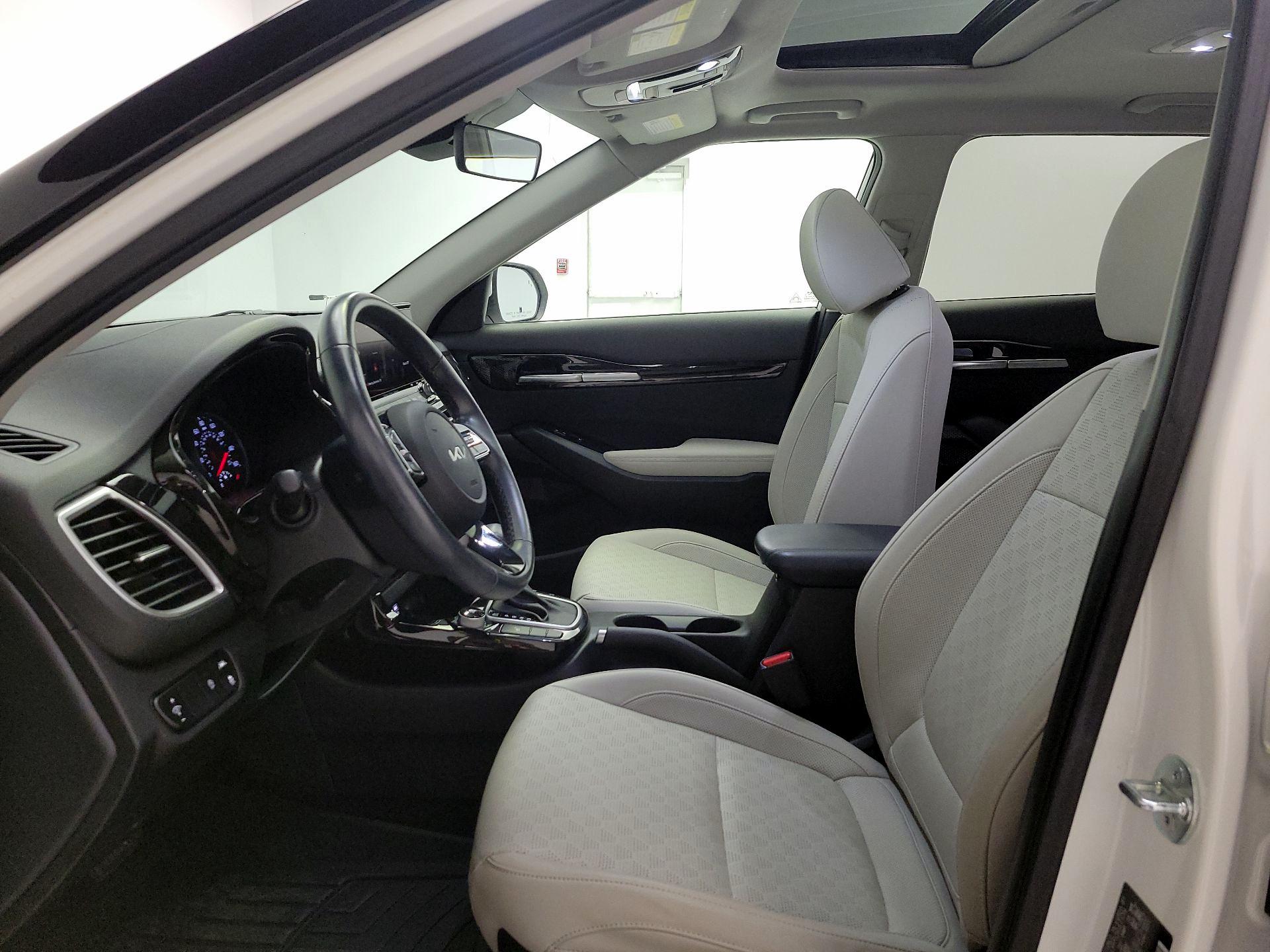 Thumbnail: 2023 Kia Seltos - 11