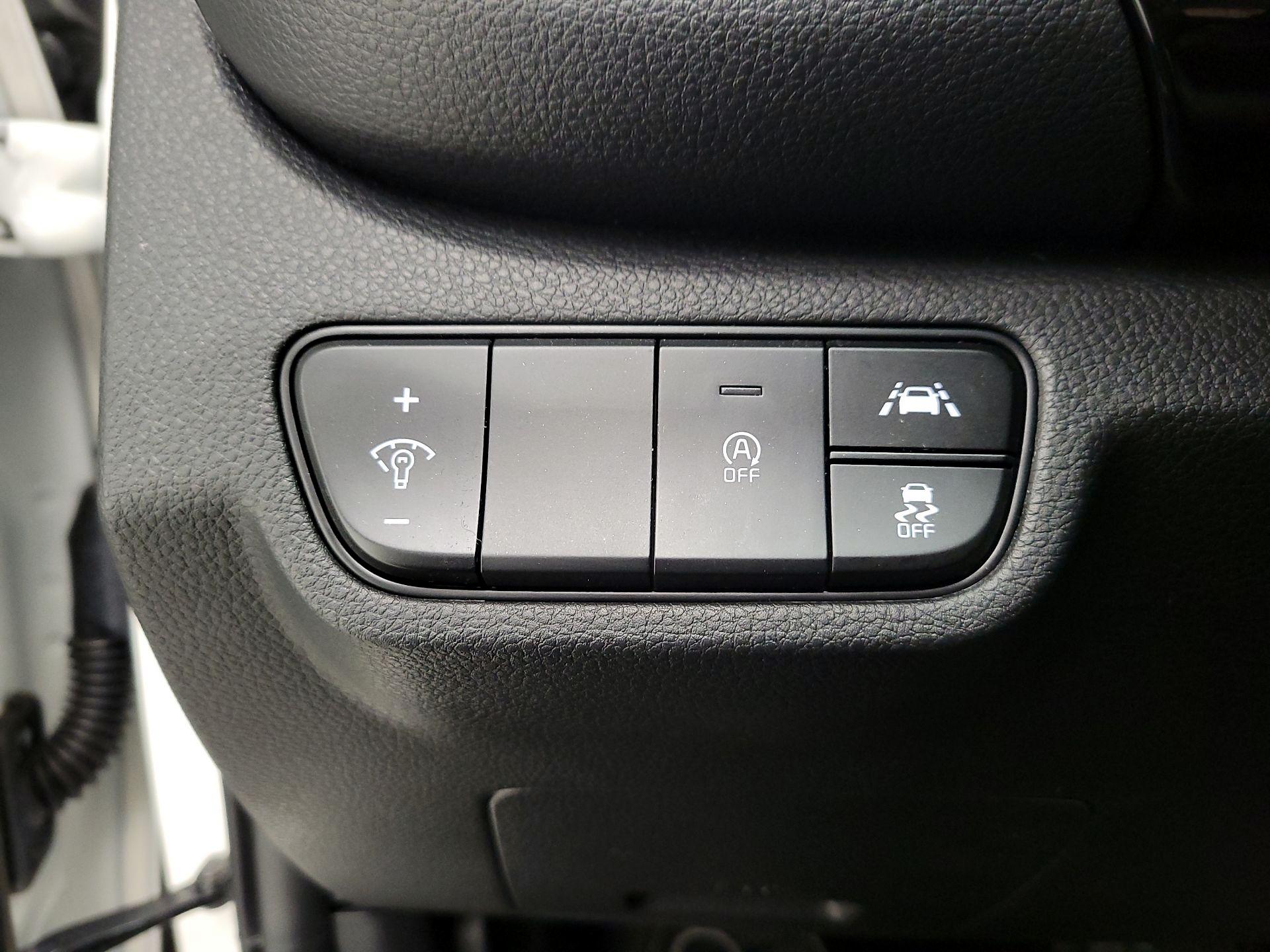 Thumbnail: 2023 Kia Seltos - 13