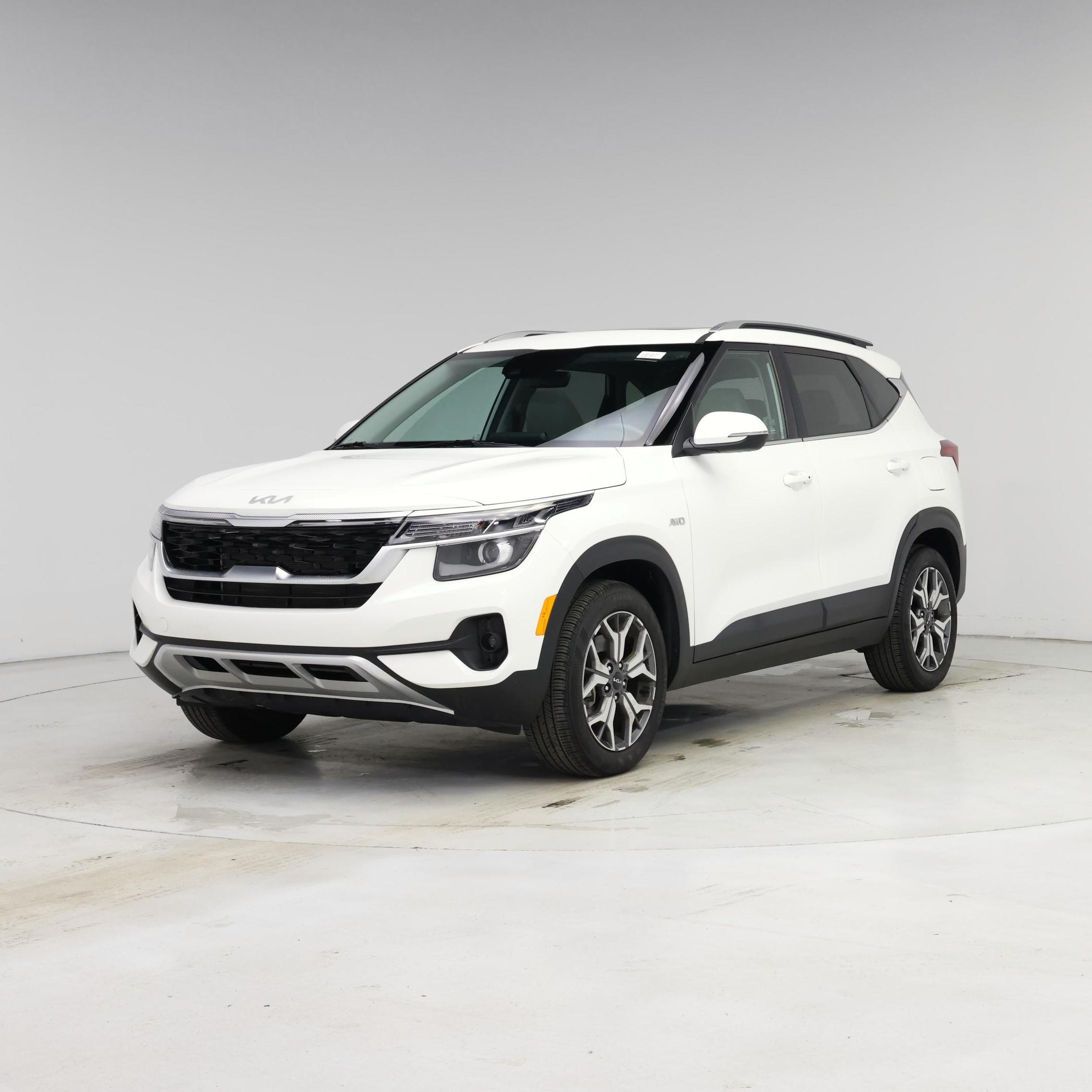 Thumbnail: 2023 Kia Seltos - 4