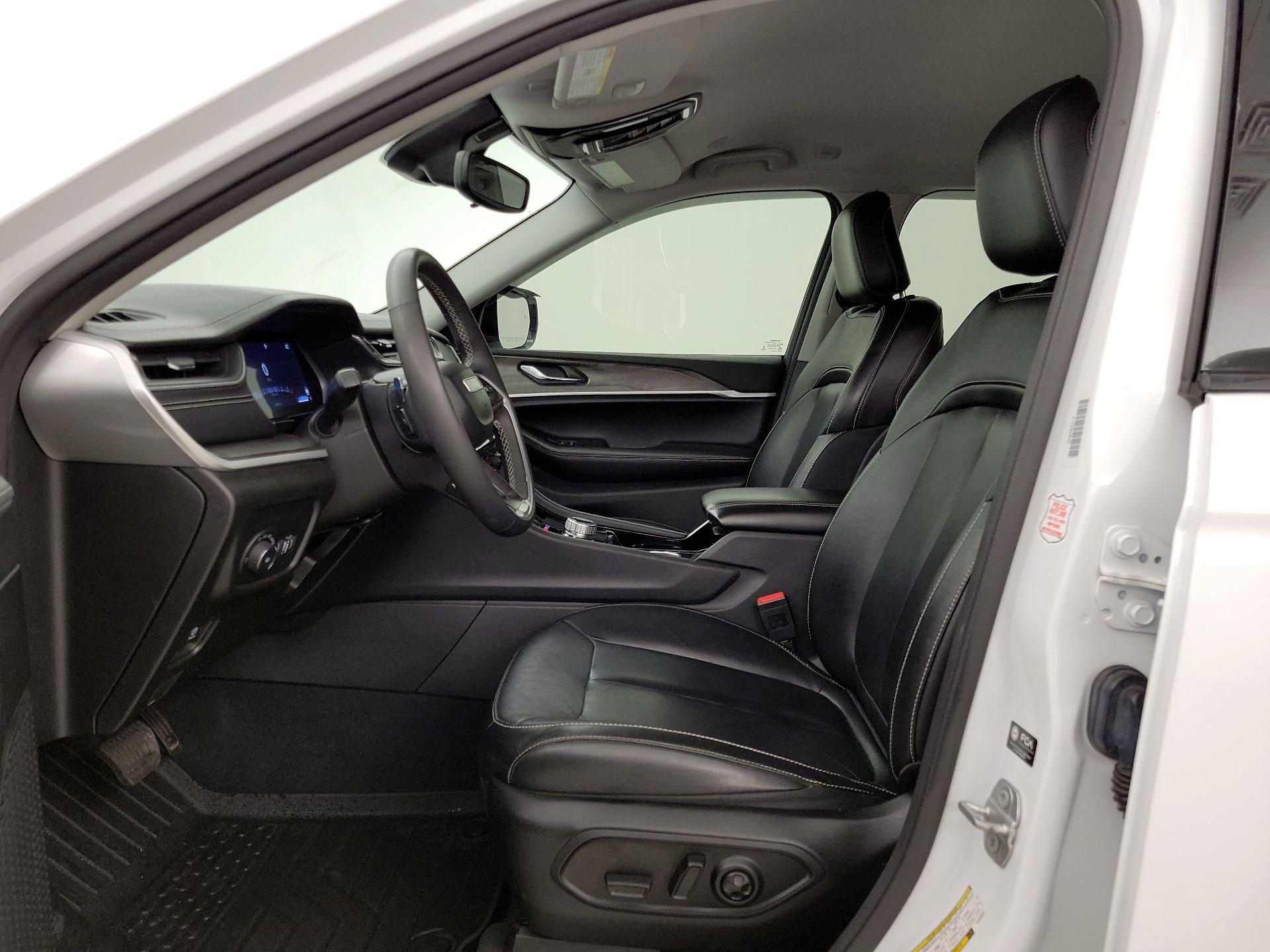 Thumbnail: 2023 Jeep Grand Cherokee - 11