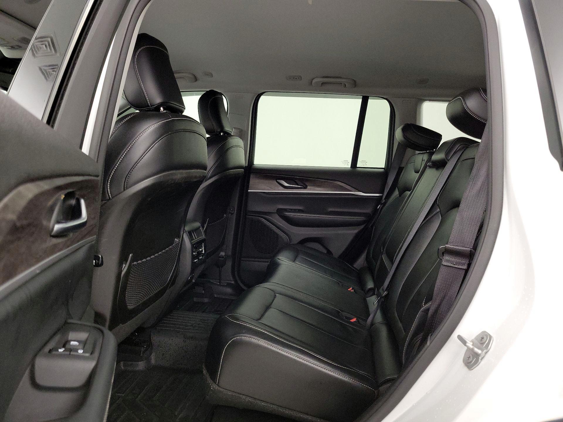 Thumbnail: 2023 Jeep Grand Cherokee - 20