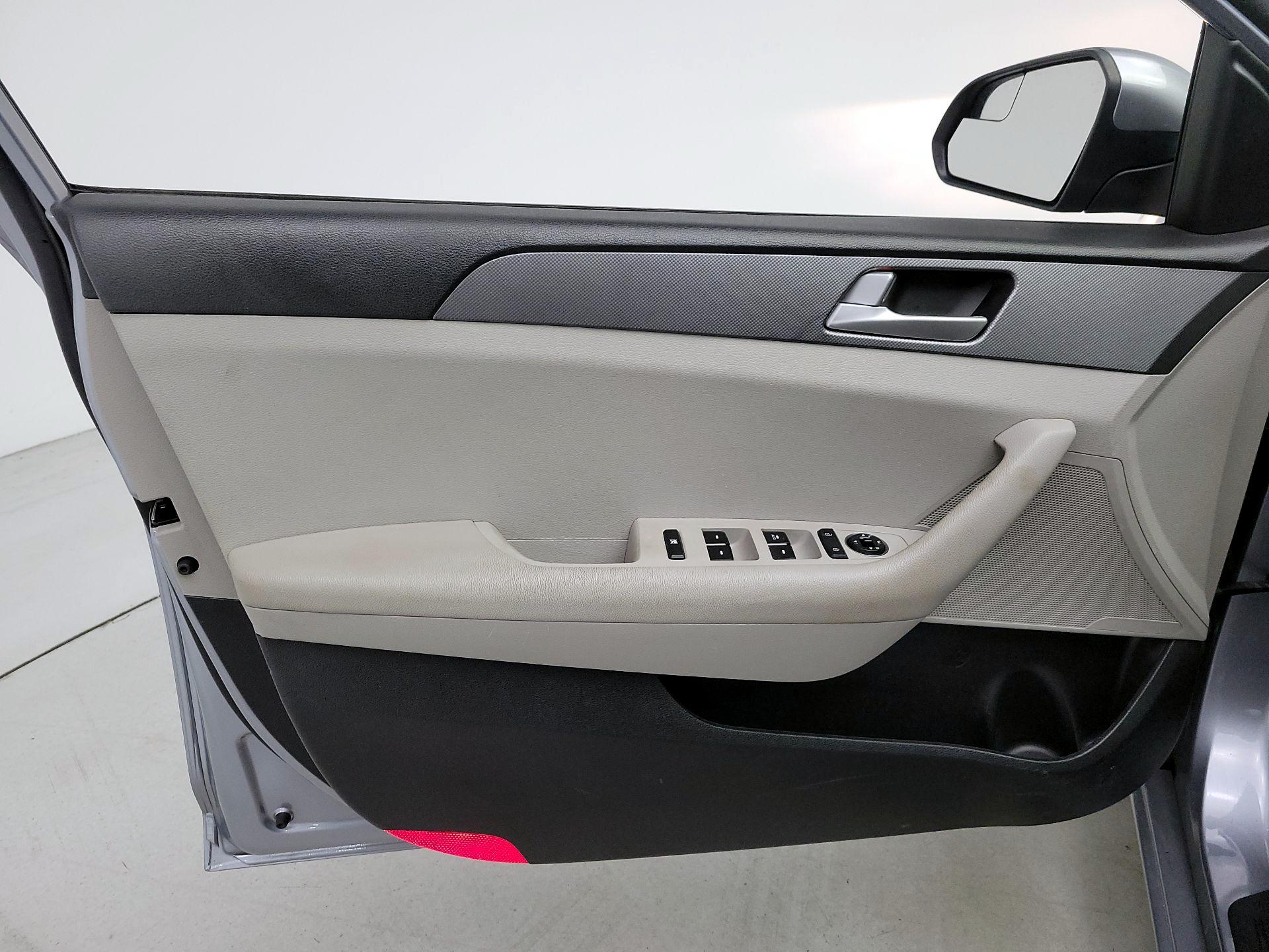 Thumbnail: 2016 Hyundai Sonata - 12