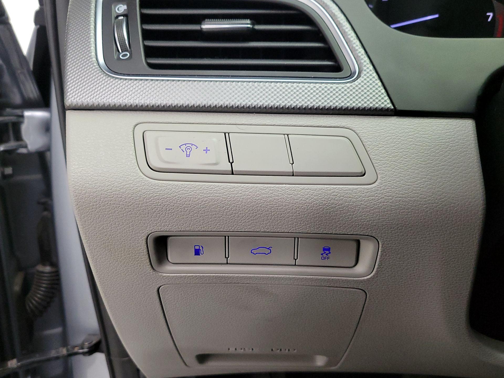 Thumbnail: 2016 Hyundai Sonata - 13