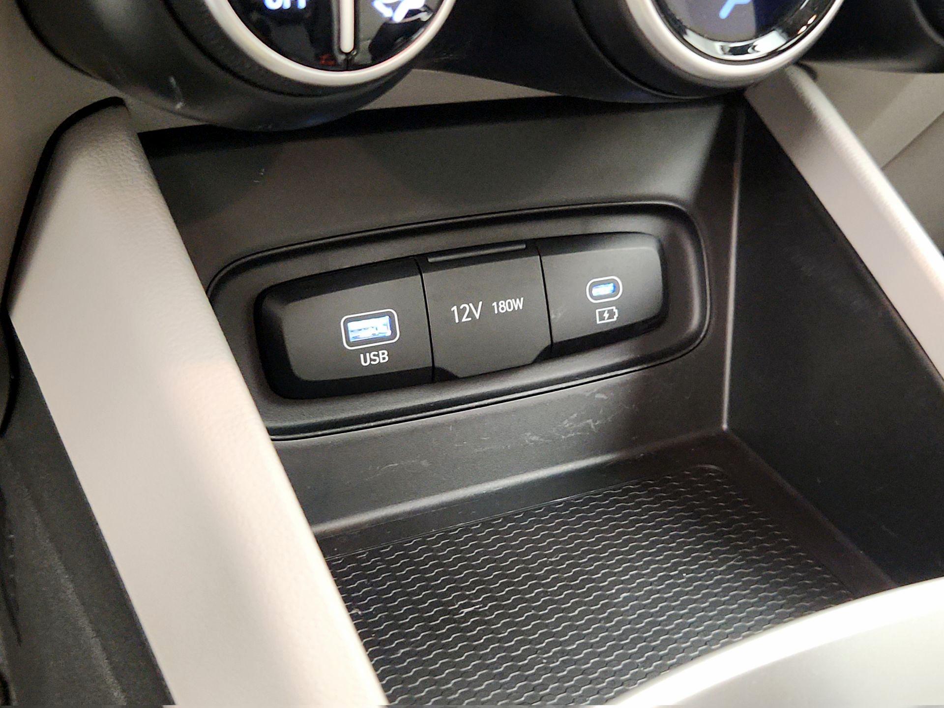 Thumbnail: 2025 Hyundai Venue - 18