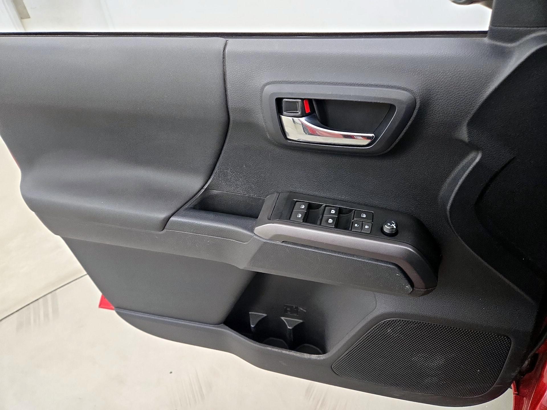 Thumbnail: 2021 Toyota Tacoma - 12