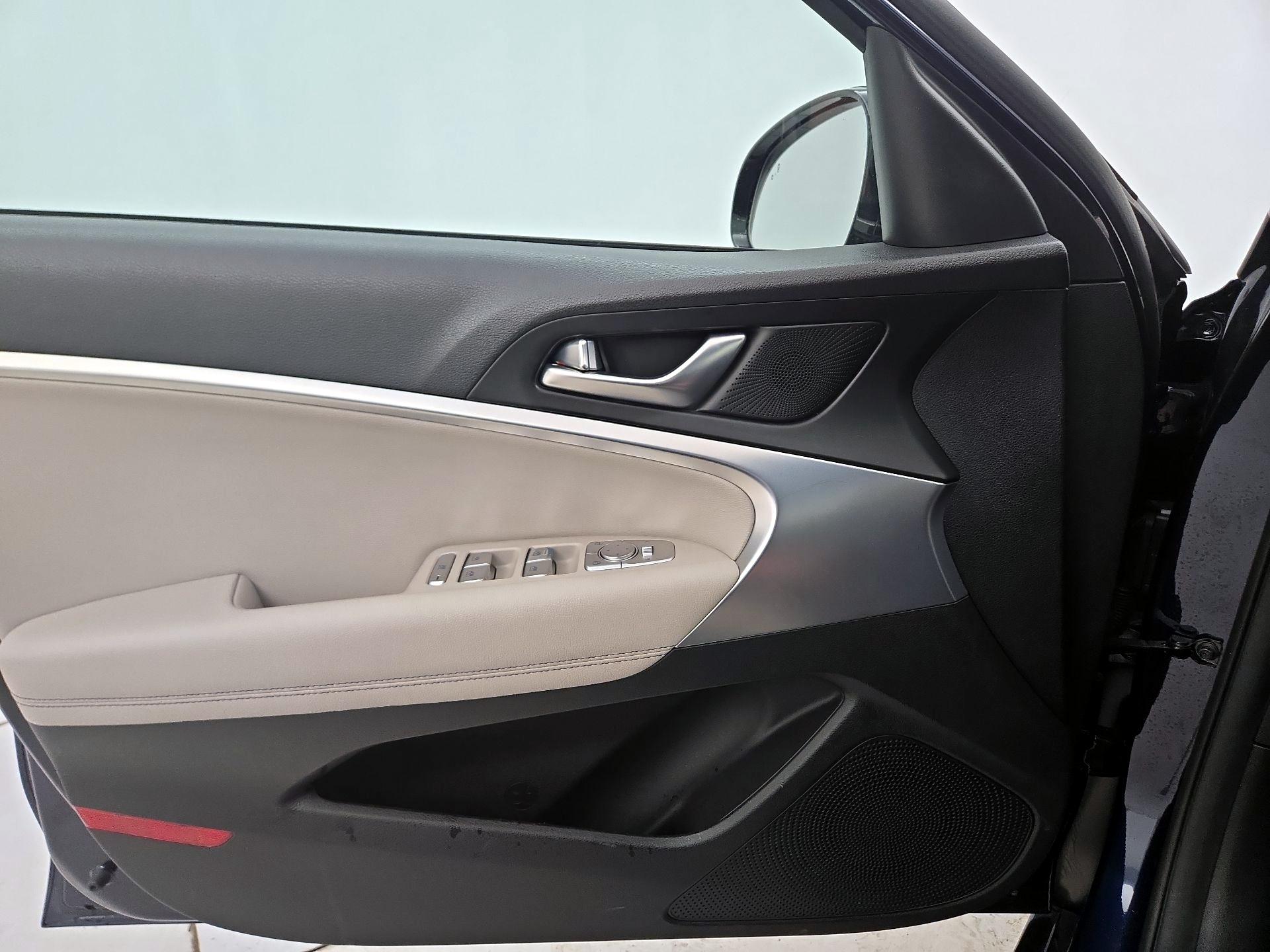 Thumbnail: 2023 Genesis G70 - 12