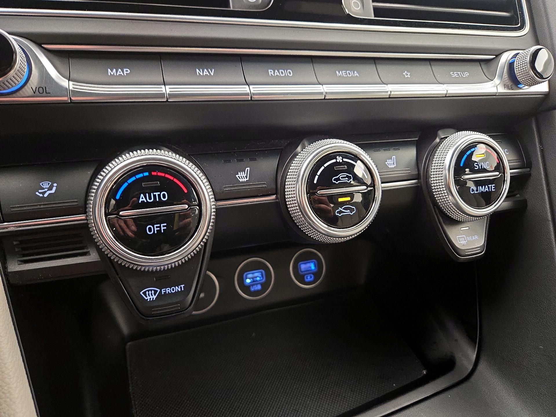 Thumbnail: 2023 Genesis G70 - 17