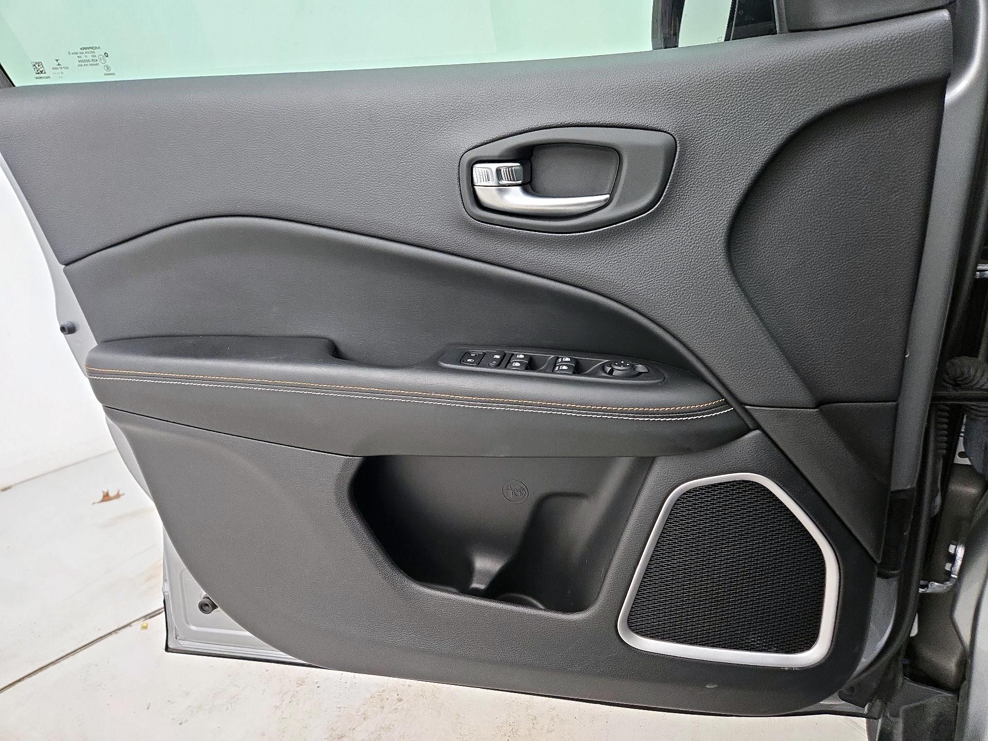 Thumbnail: 2018 Jeep Compass - 12