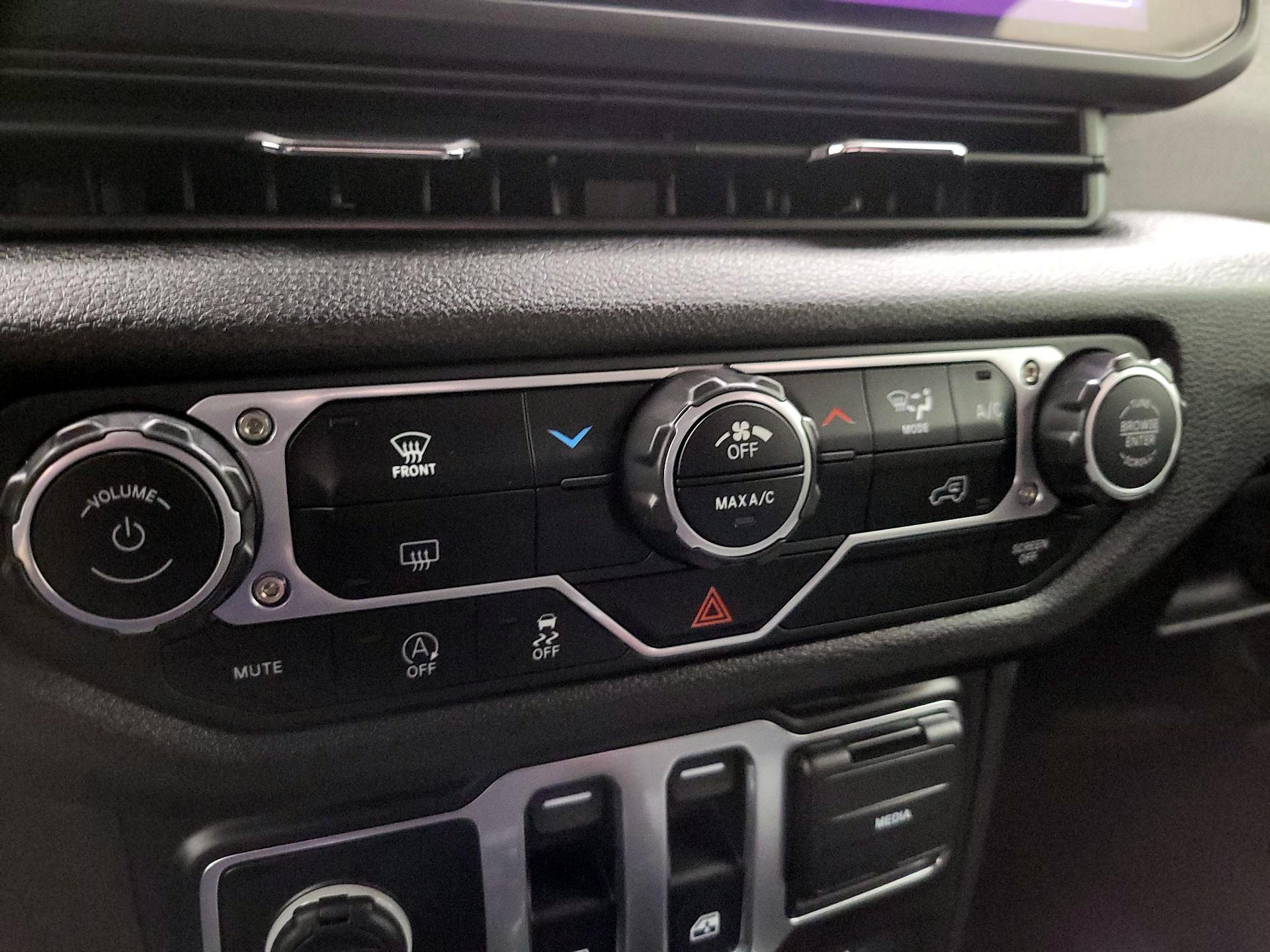 Thumbnail: 2025 Jeep Wrangler - 16